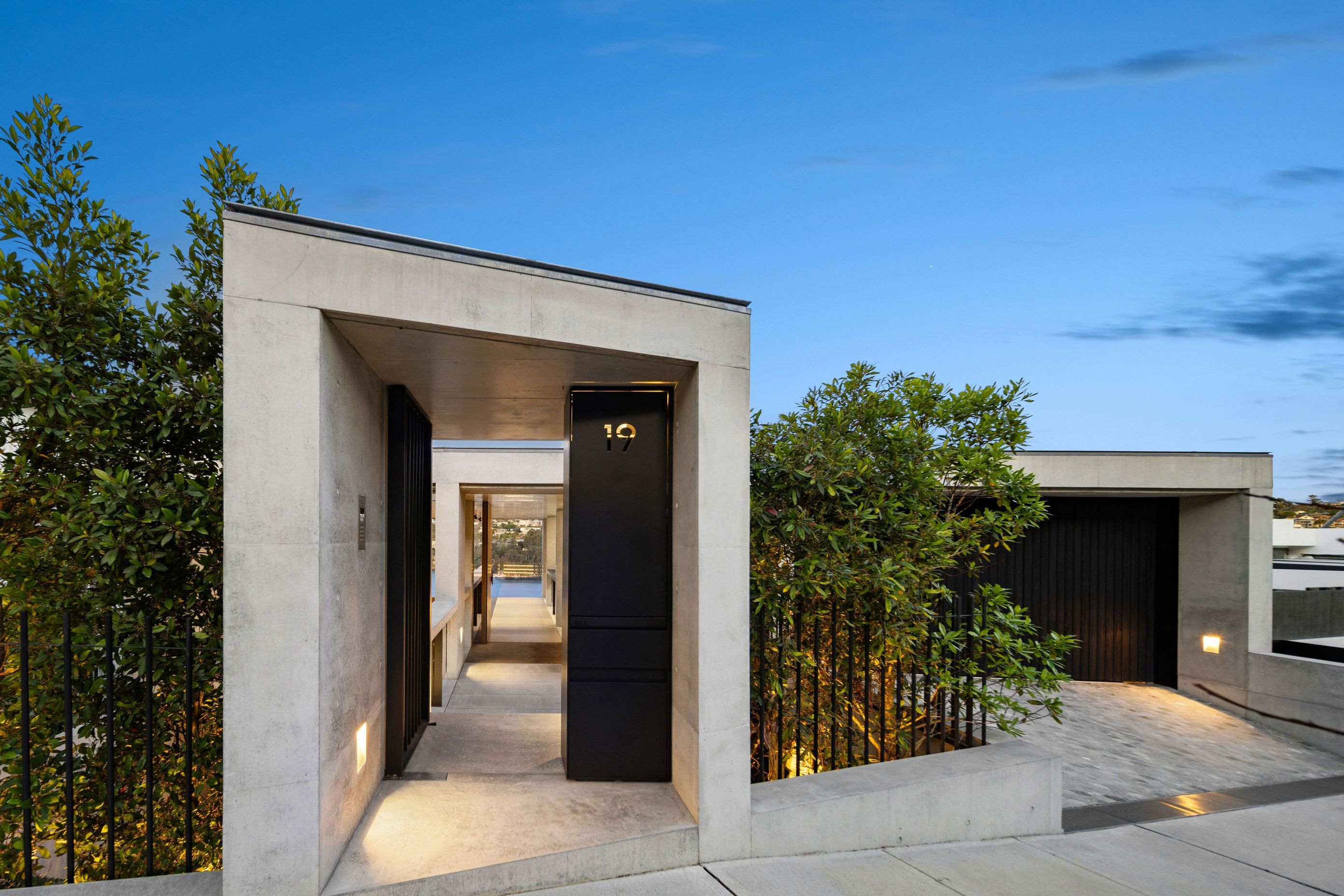 19CoolawinRdNorthbridgeHighFacade.jpg