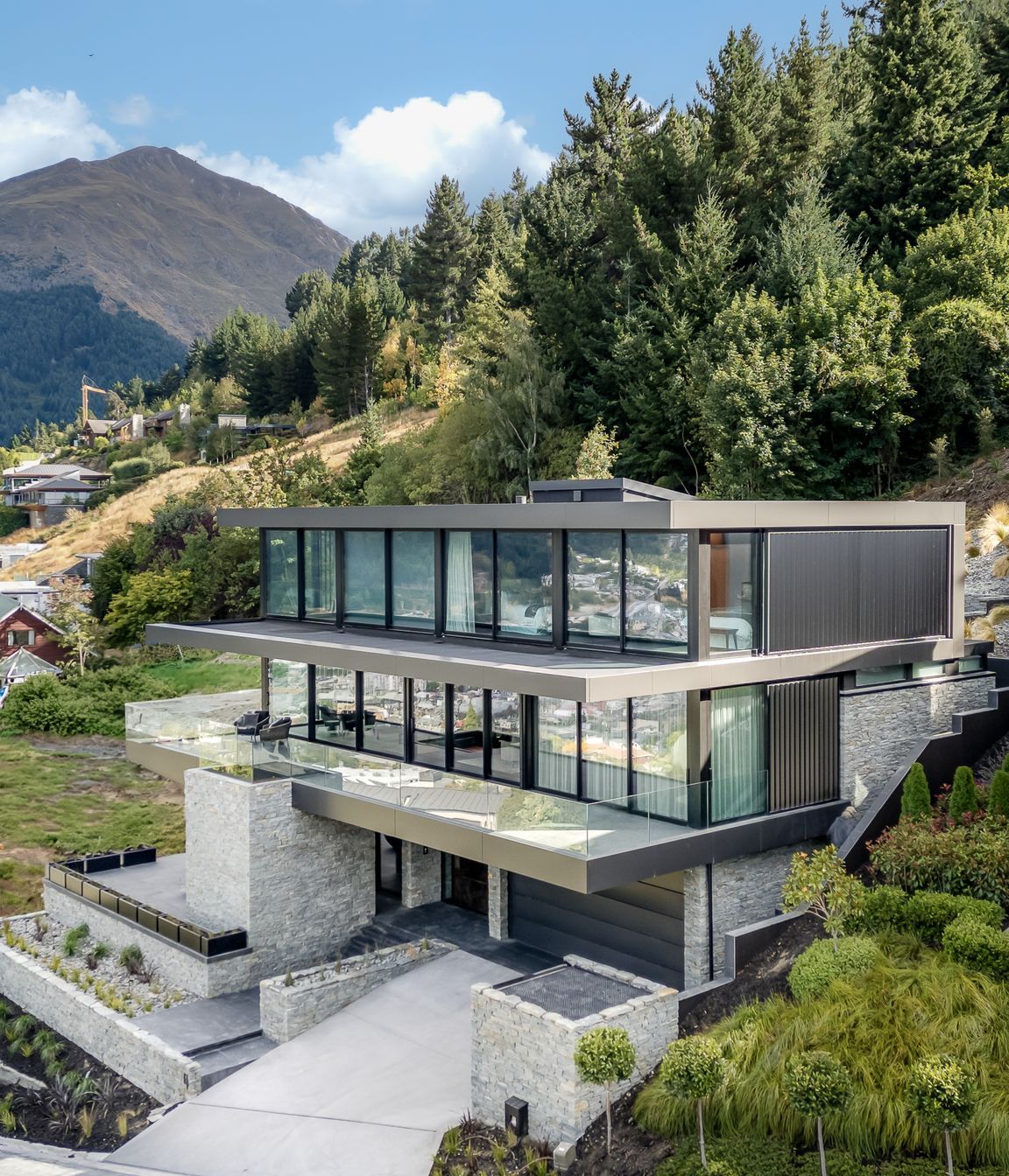 2025-02-22-HAL-QUEENSTOWN-VILLA-4.jpg