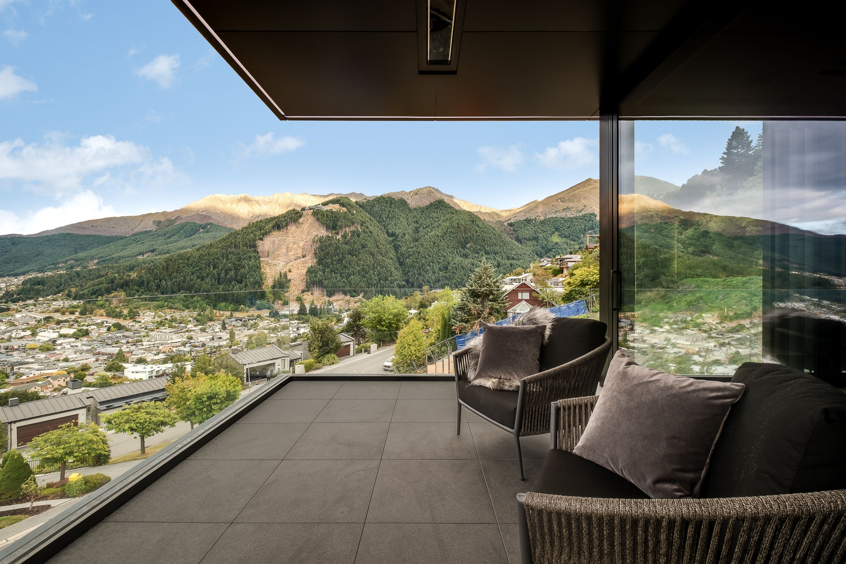 2025-02-22-HAL-QUEENSTOWN-VILLA-44.jpg