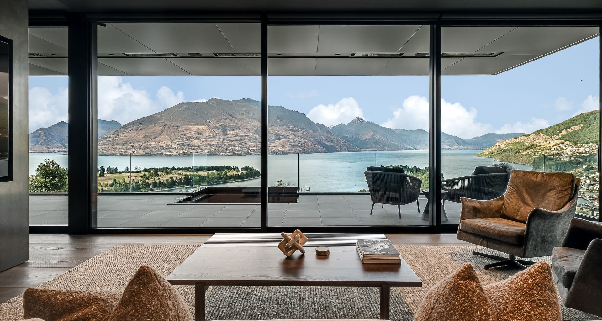 Queenstown villa banner