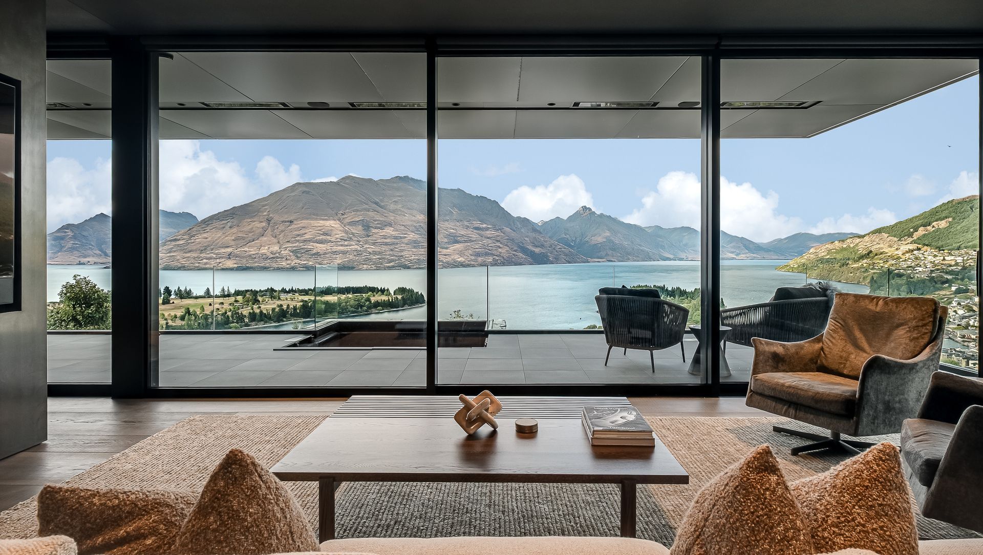 Queenstown villa banner