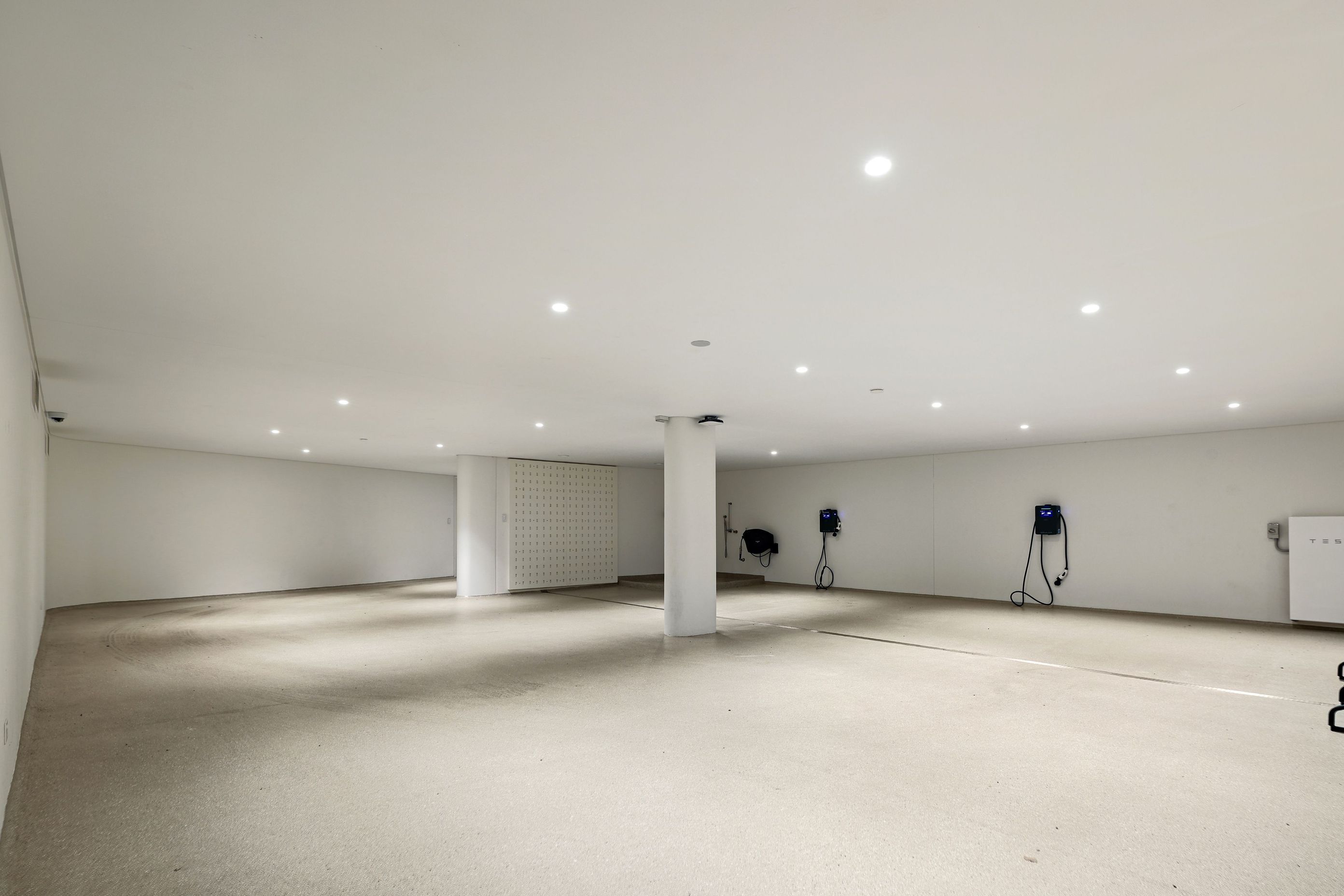 20AVaucluseRdVaucluseHighEmpty-v2.jpg