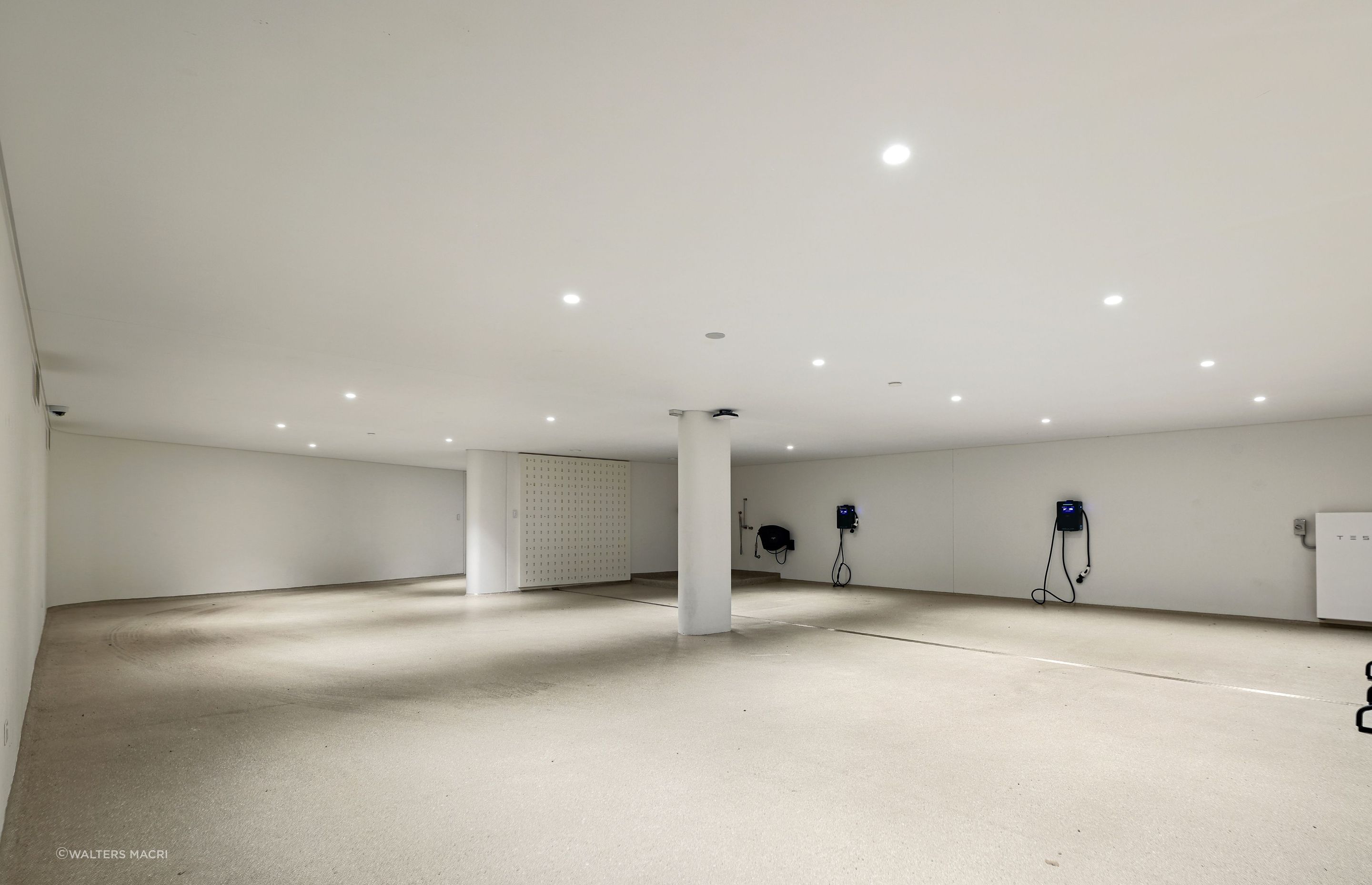 20AVaucluseRdVaucluseHighEmpty-v2.jpg
