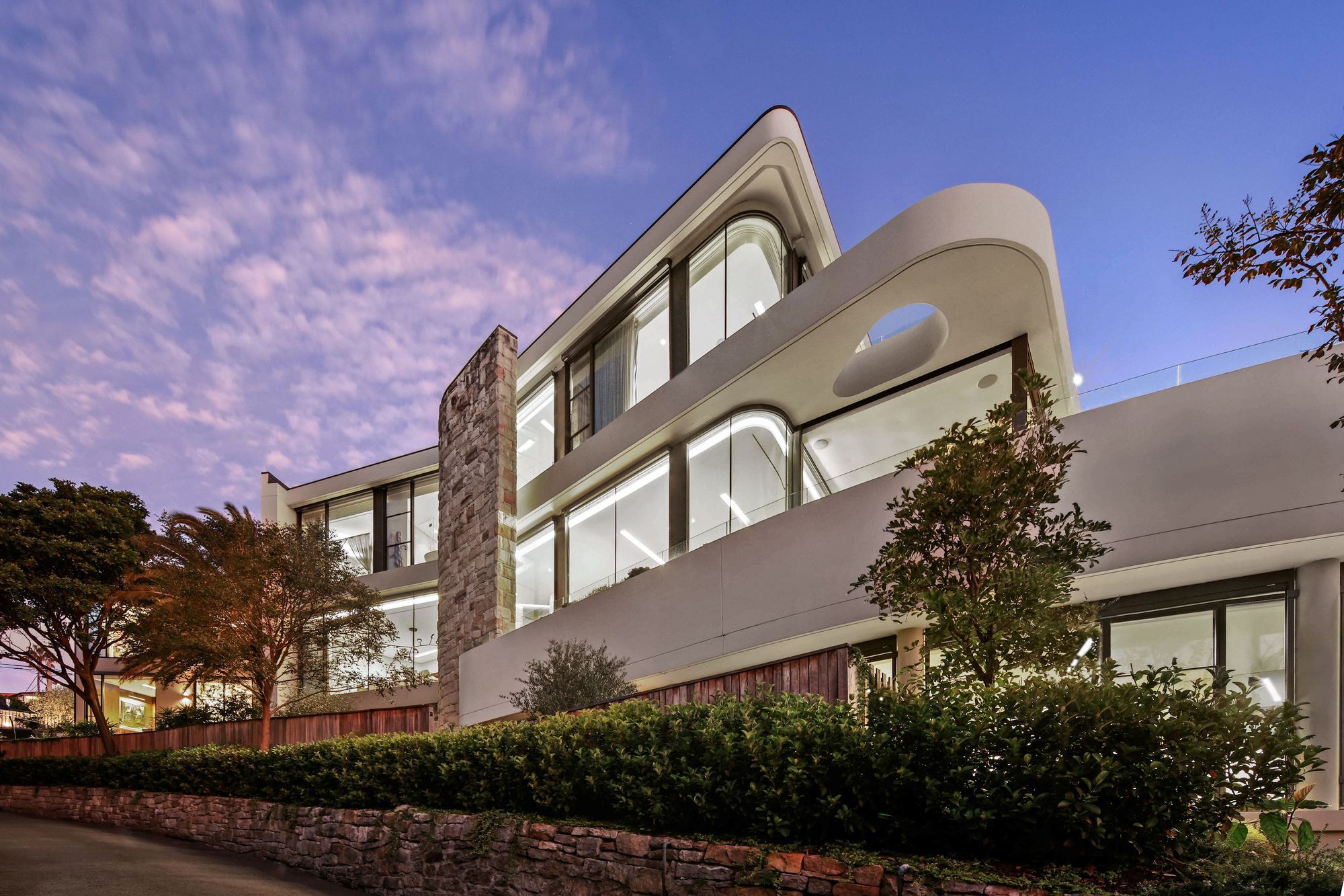 20AVaucluseRdVaucluseHighExterior1-v2.jpg