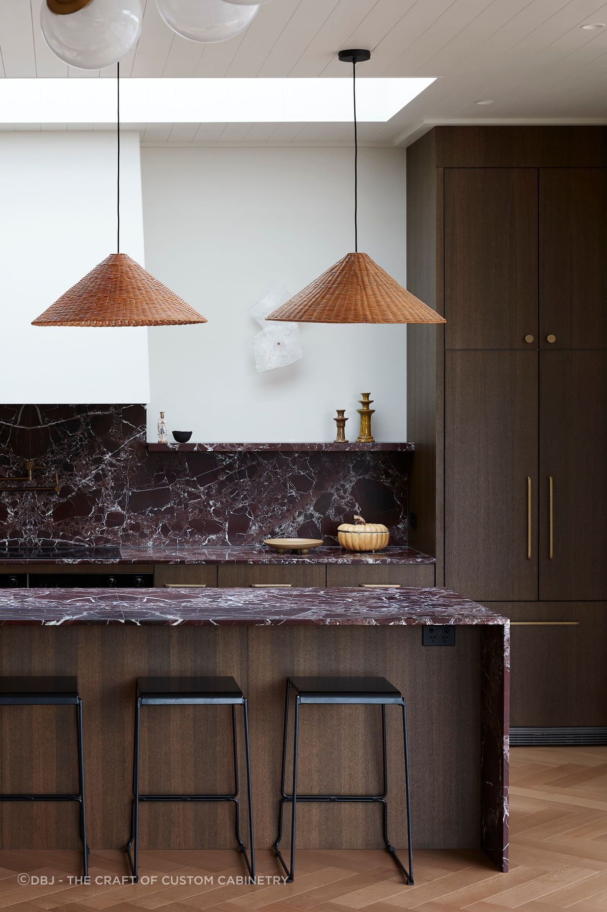 2411-ISLAND-Interiors-15-Oxford-Trce-271x-v3.jpg
