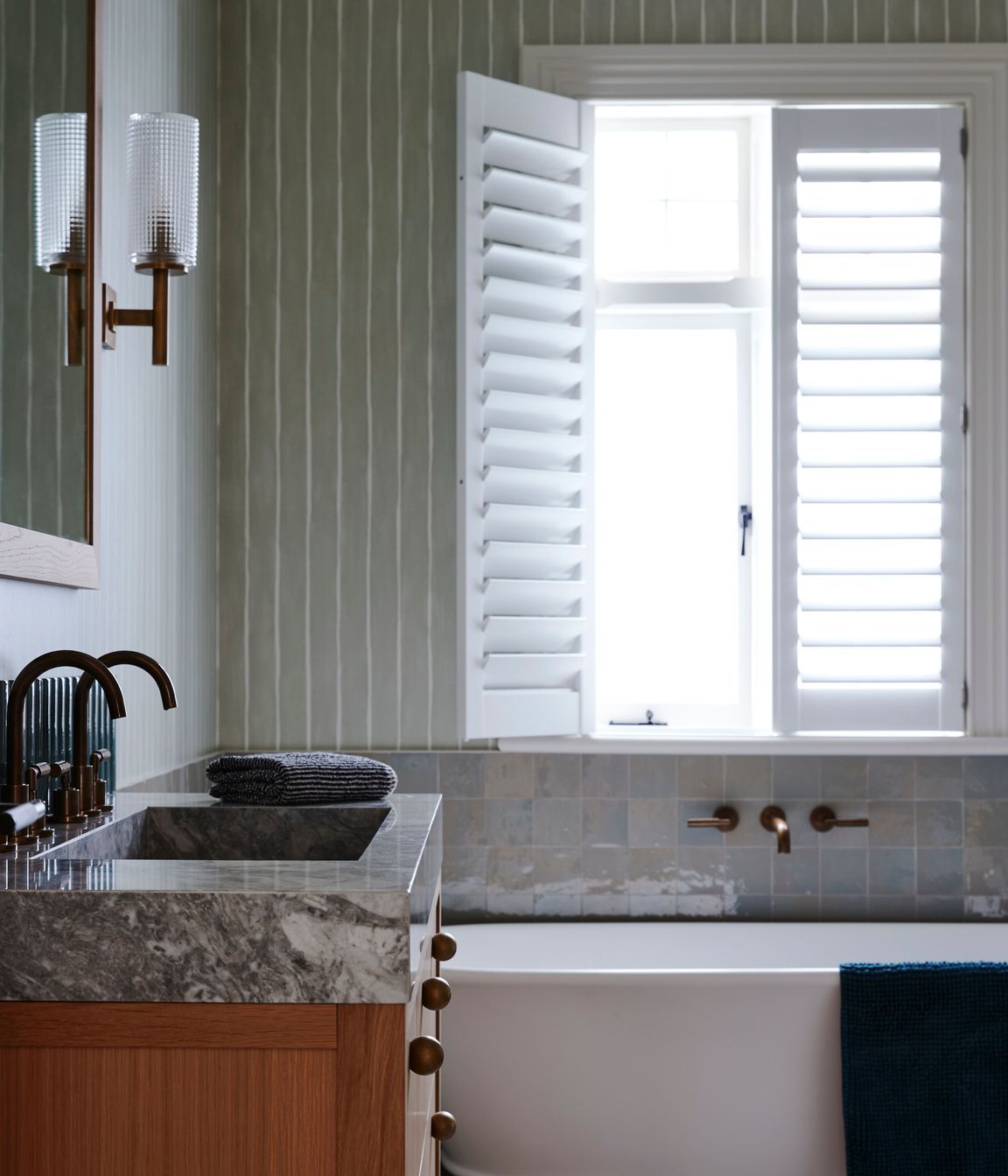 2411-ISLAND-Interiors-15-Oxford-Trce-57x-v2.jpg