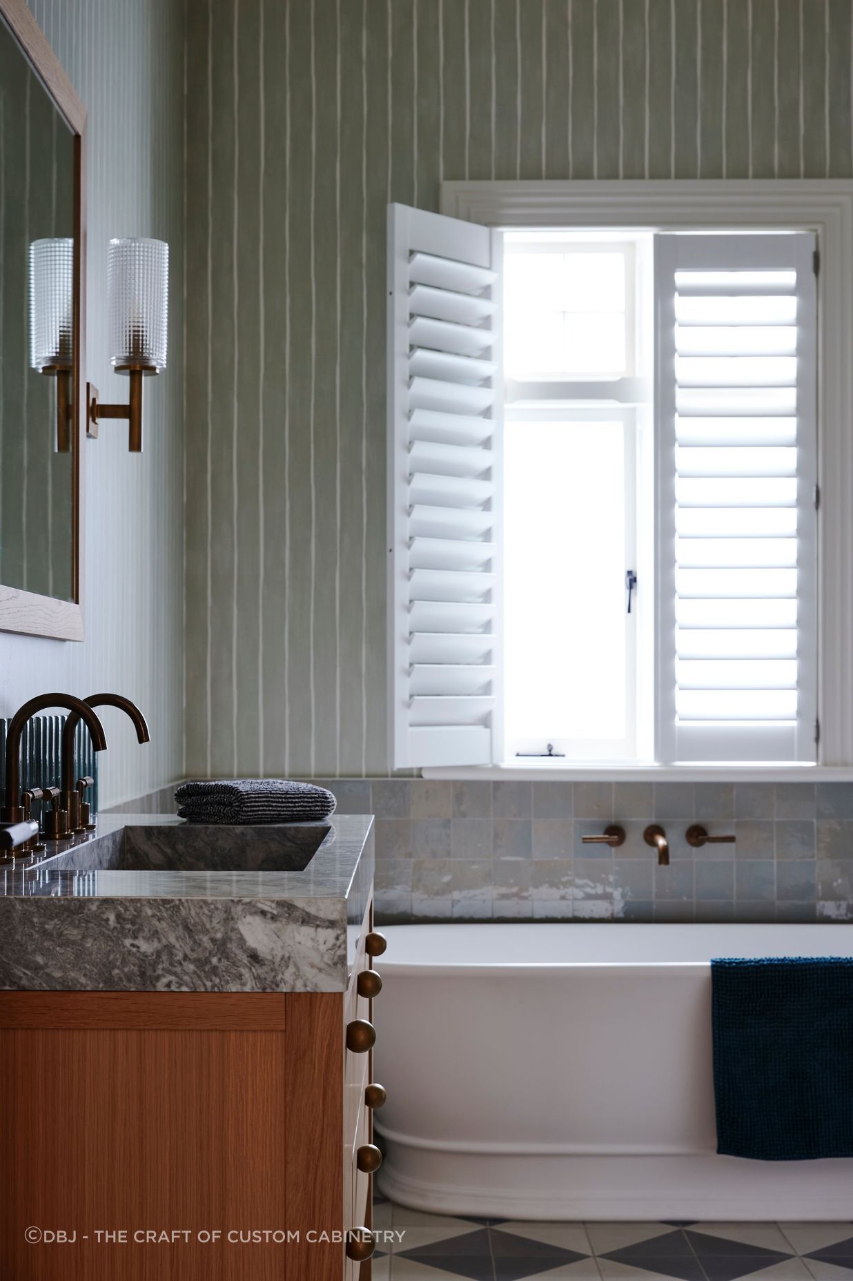 2411-ISLAND-Interiors-15-Oxford-Trce-57x-v2.jpg