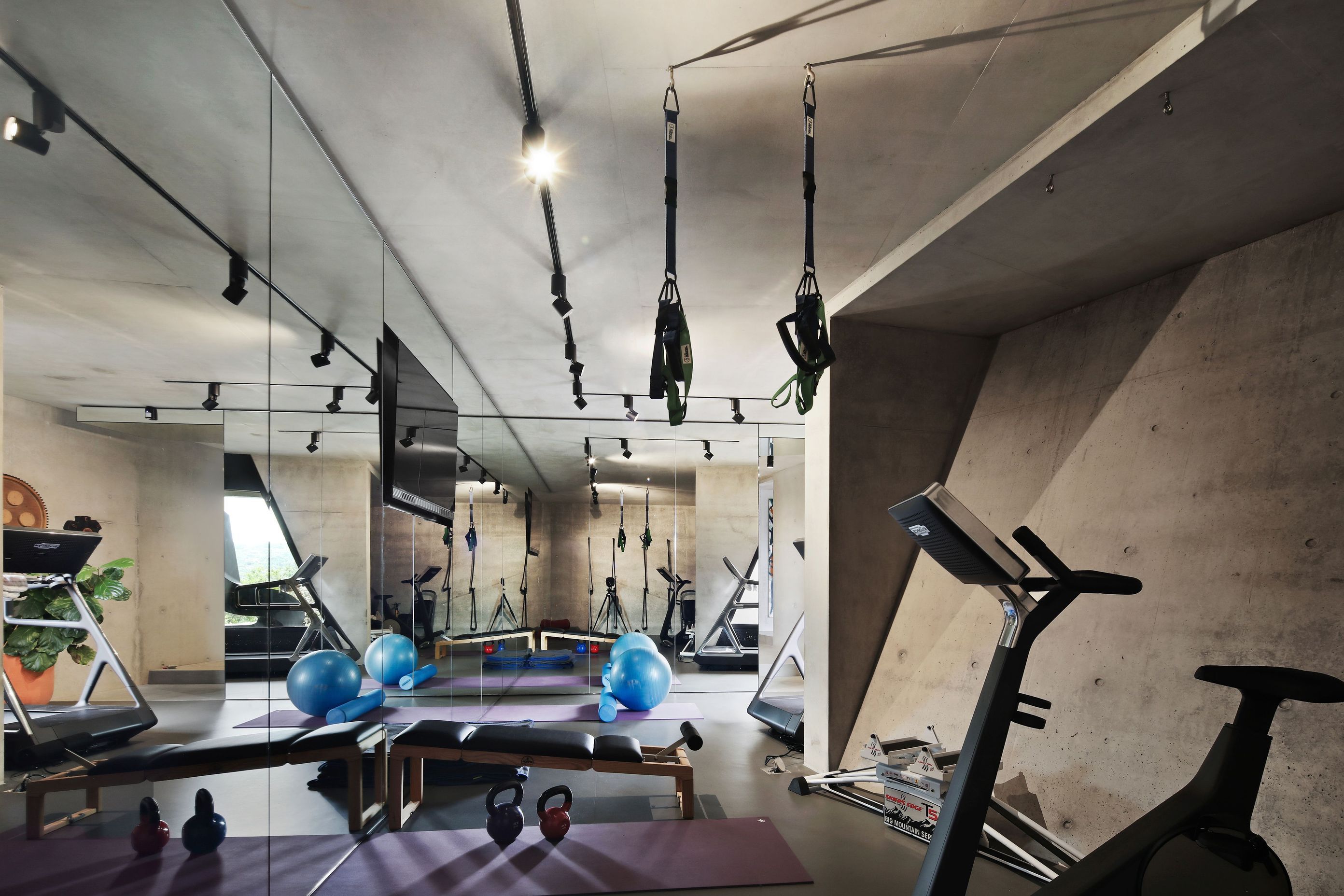 25NeerimRoadCastleCoveHighGym.jpg