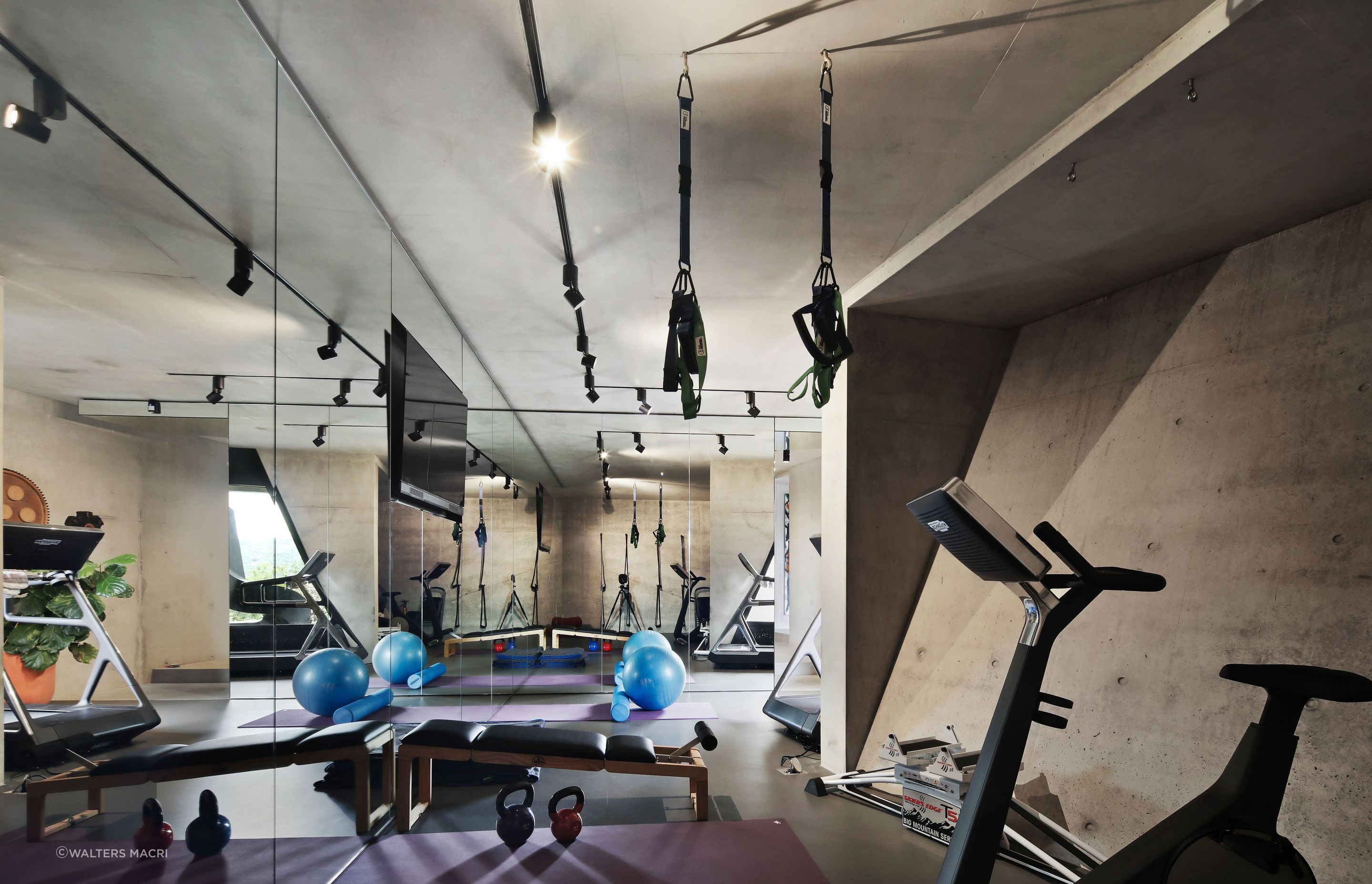 25NeerimRoadCastleCoveHighGym.jpg