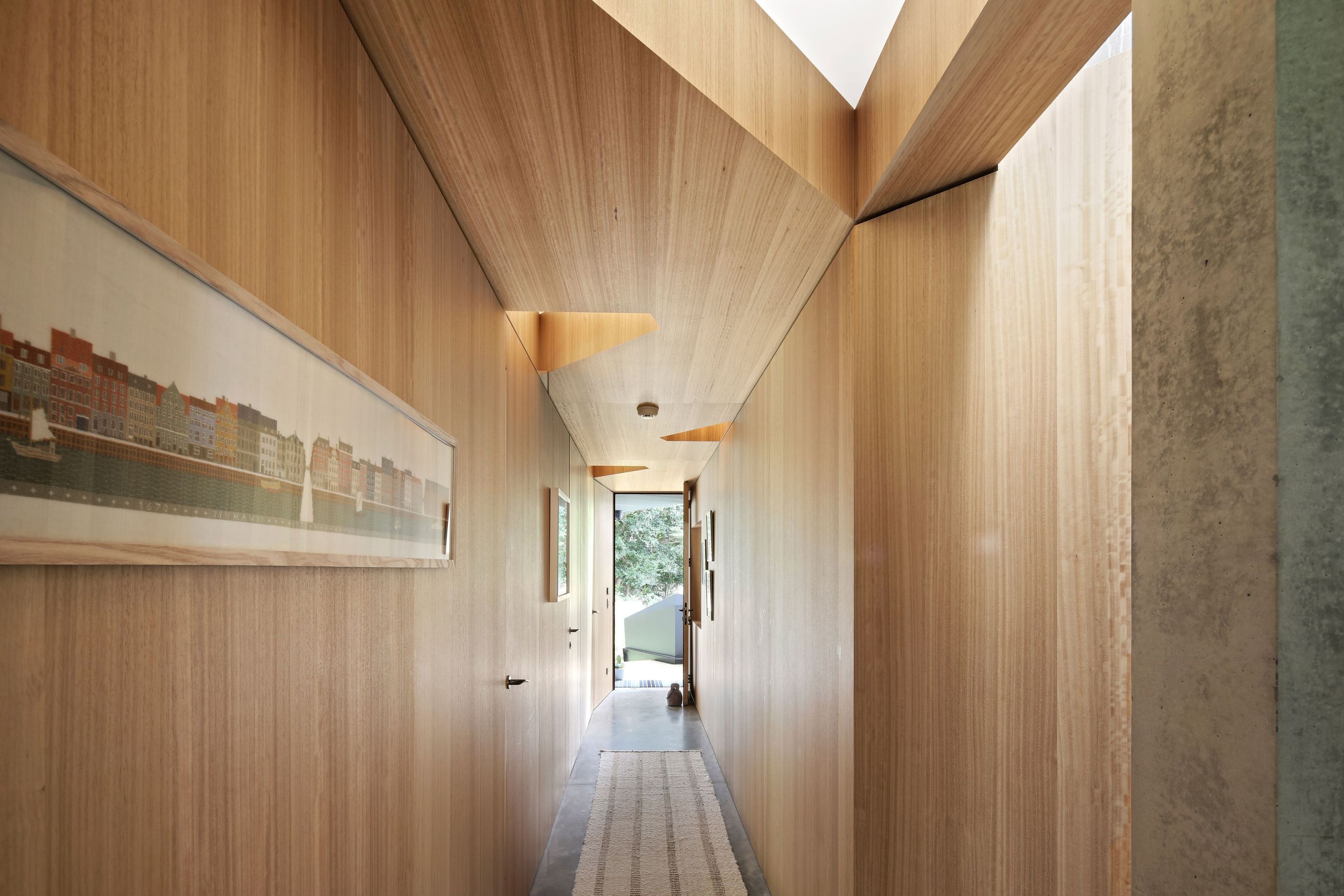 25NeerimRoadCastleCoveHighHall3.jpg