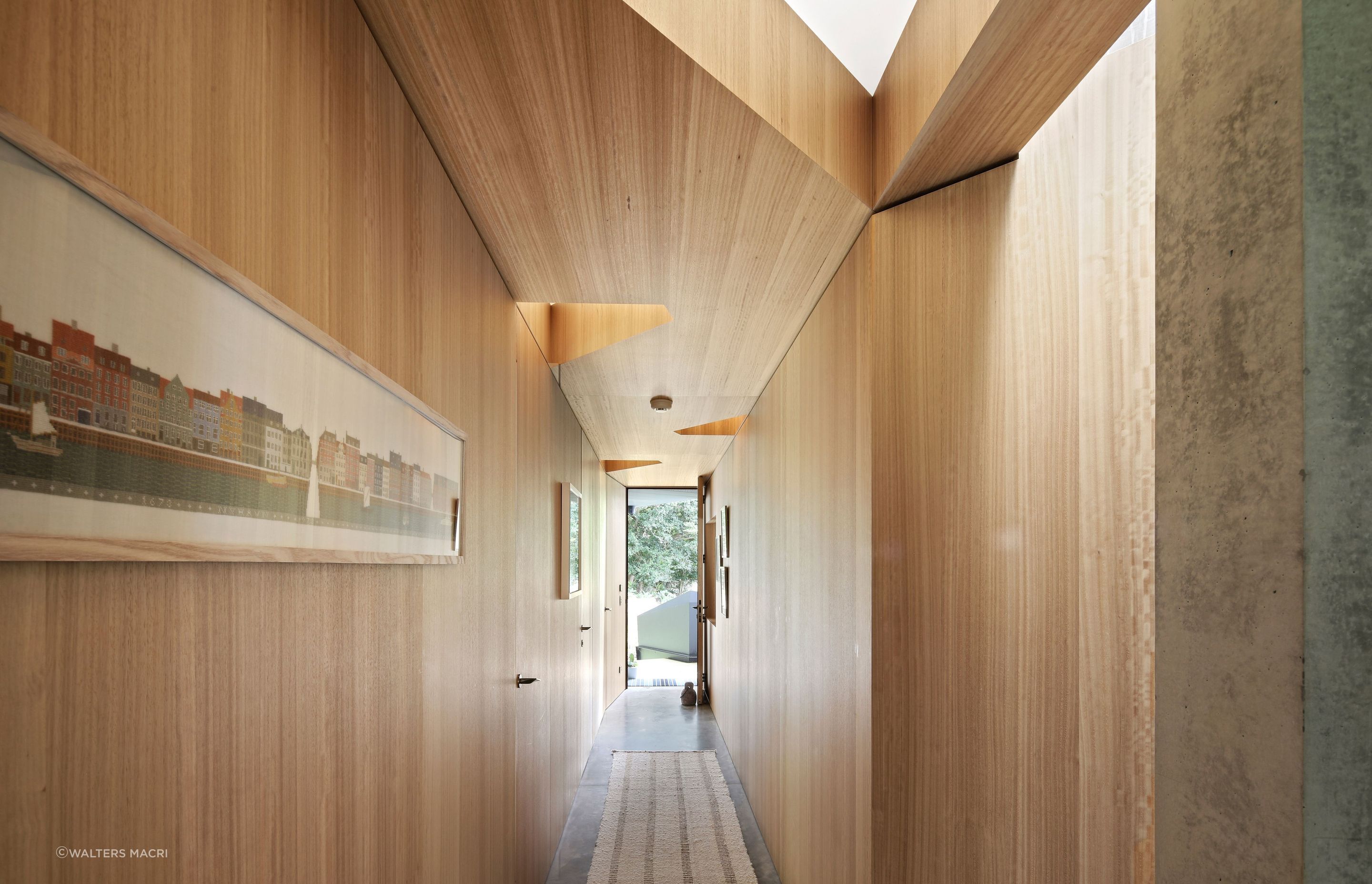 25NeerimRoadCastleCoveHighHall3.jpg