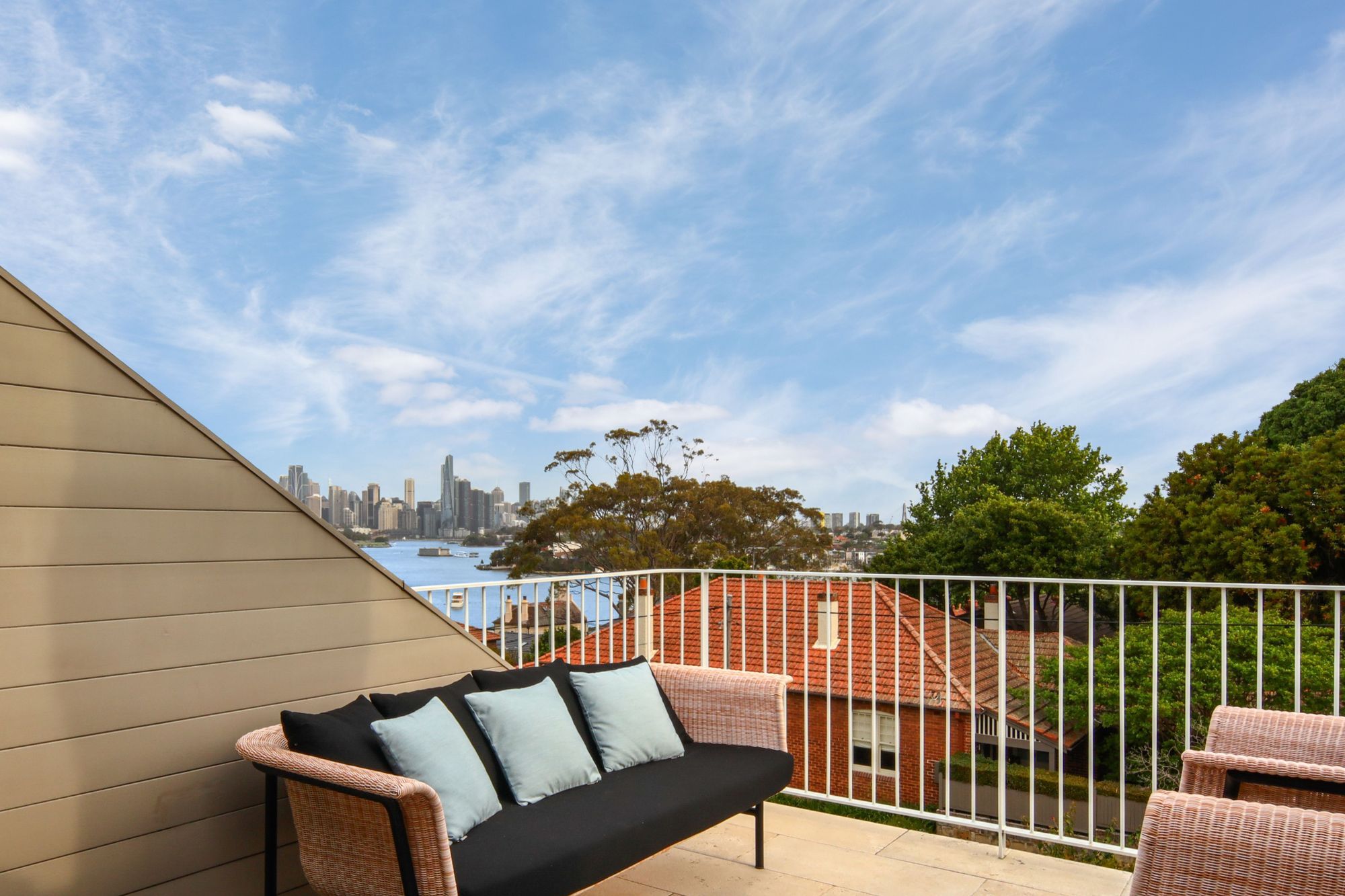 37GeorgeStreetGreenwichHighBalcony.jpg