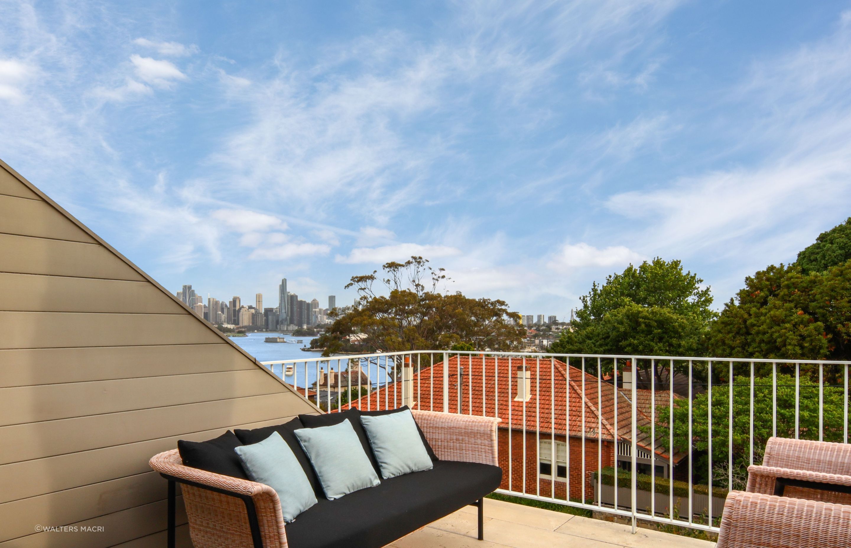 37GeorgeStreetGreenwichHighBalcony.jpg