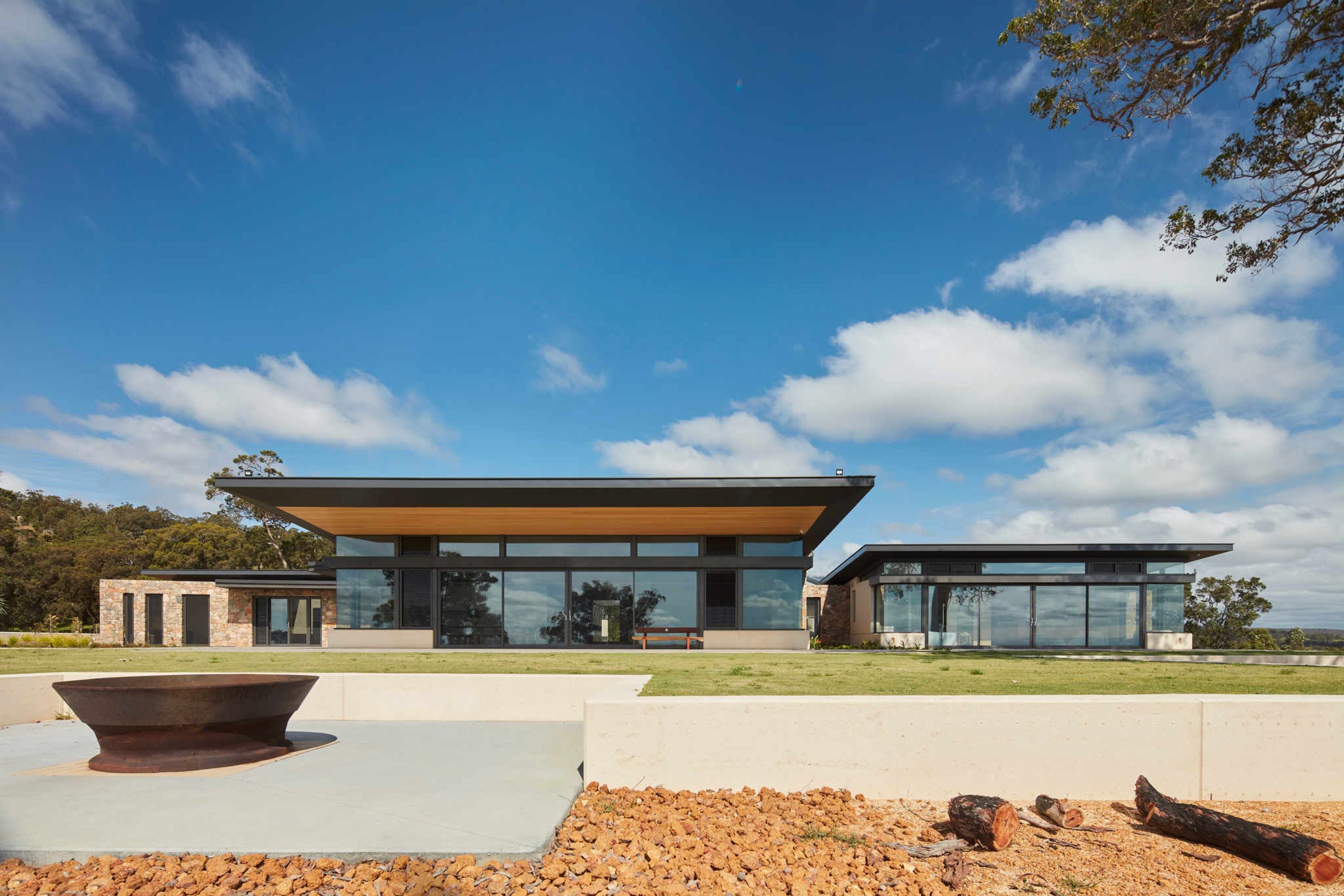 AX-H1600XXL-SS-Libbys-Retreat-Meelon-WA-Exterior-2.jpeg
