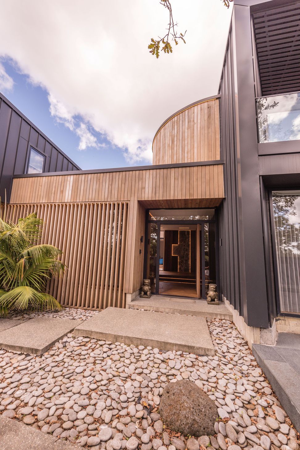 Greenhithe-Courtyard-House-Front-2.jpg
