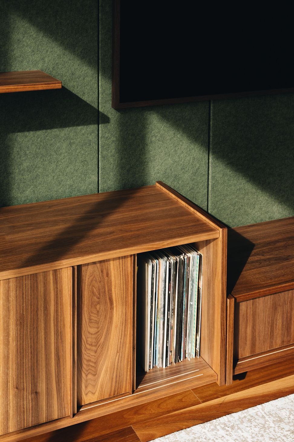 Lounge002small.jpg