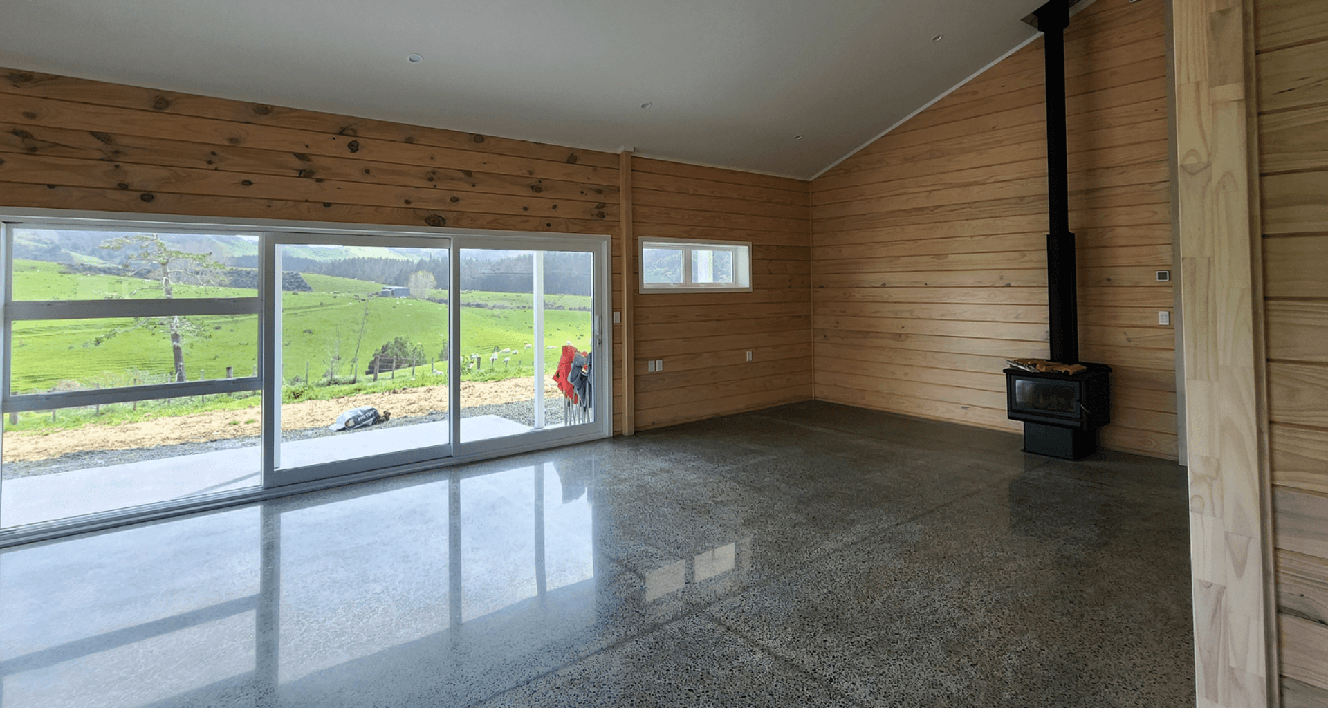 Off-Grid Retreat - 4 bed, 2 bath, 180sqm banner