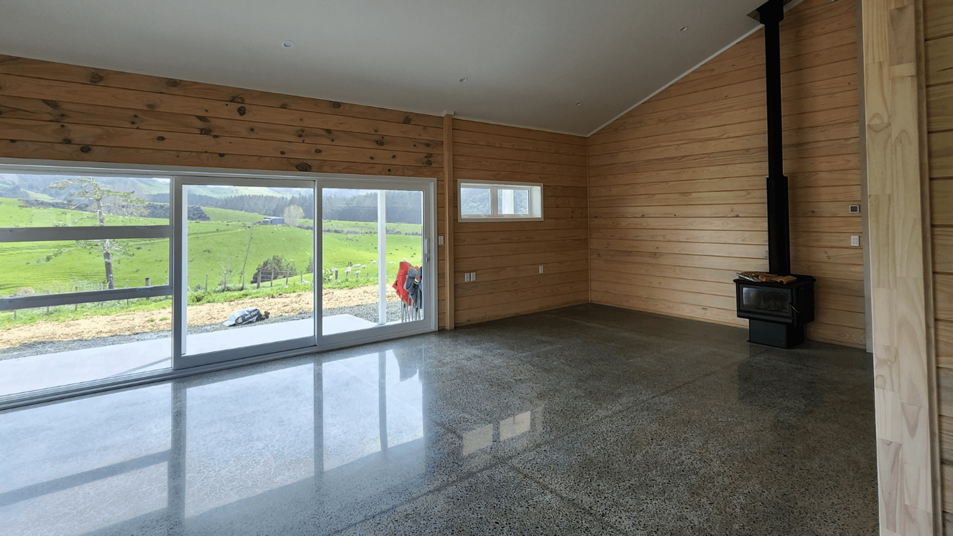 Off-Grid Retreat - 4 bed, 2 bath, 180sqm banner
