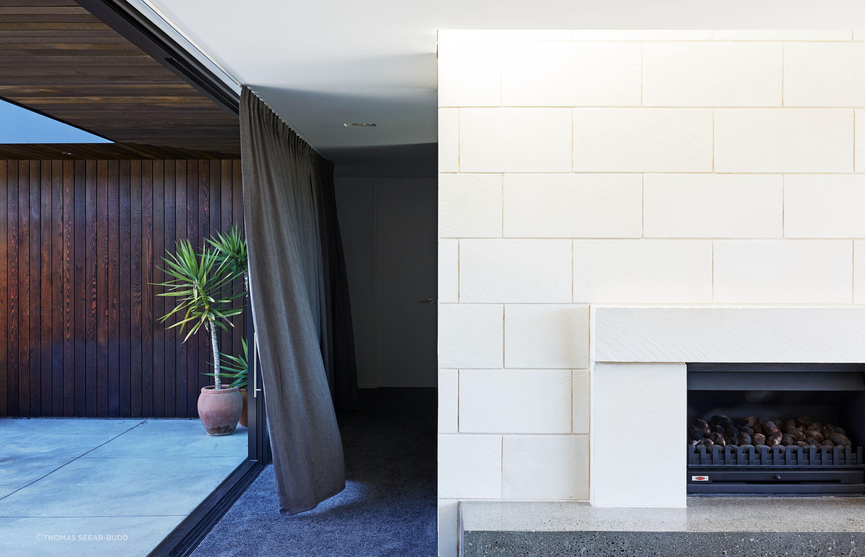 Oamaru-stone-limestone-fireplace-NZ-Andrew-Sexton-v3.jpg