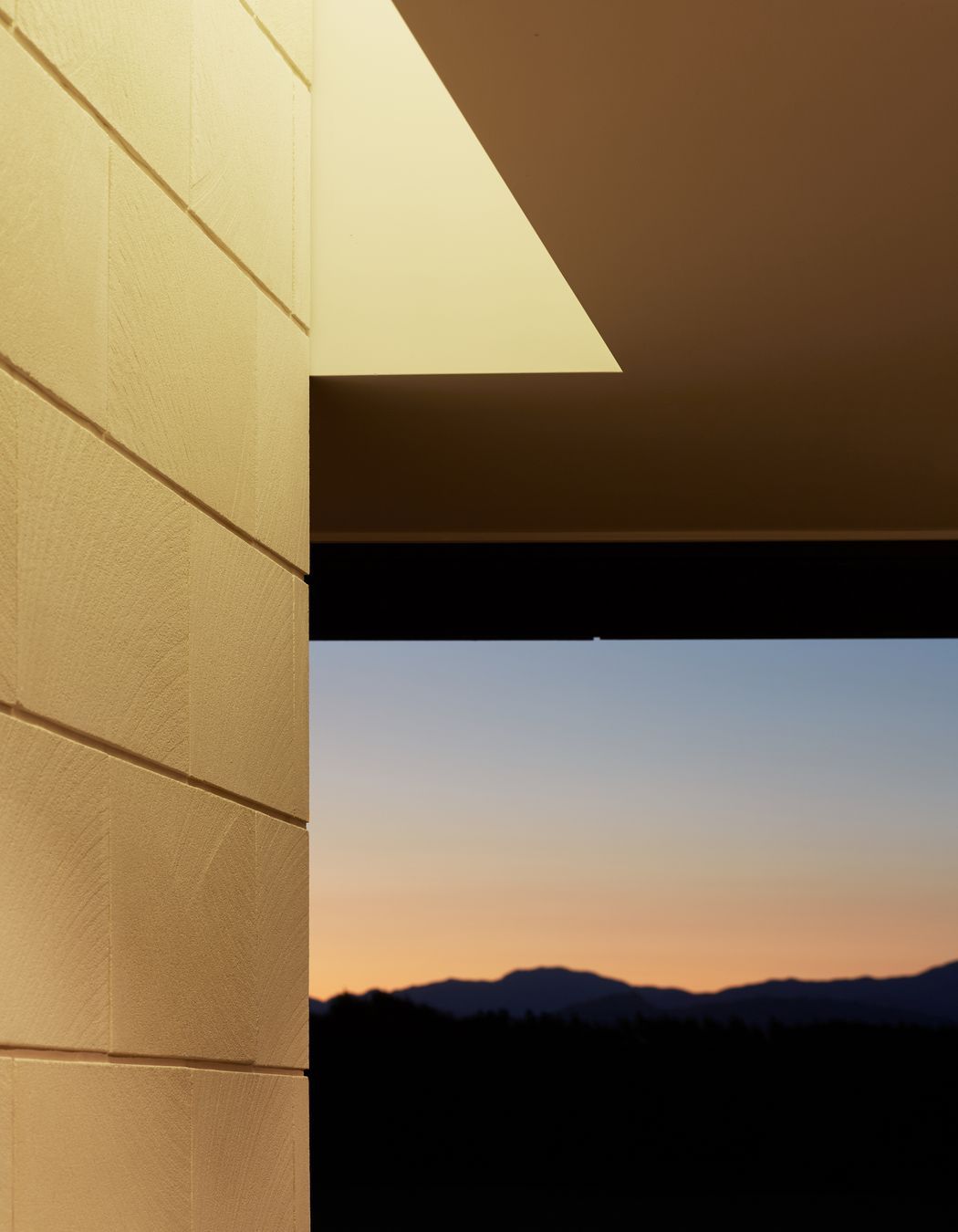 Oamaru-stone-limestone-fireplace-wall-Andrew-Sexton-Masterton.jpg