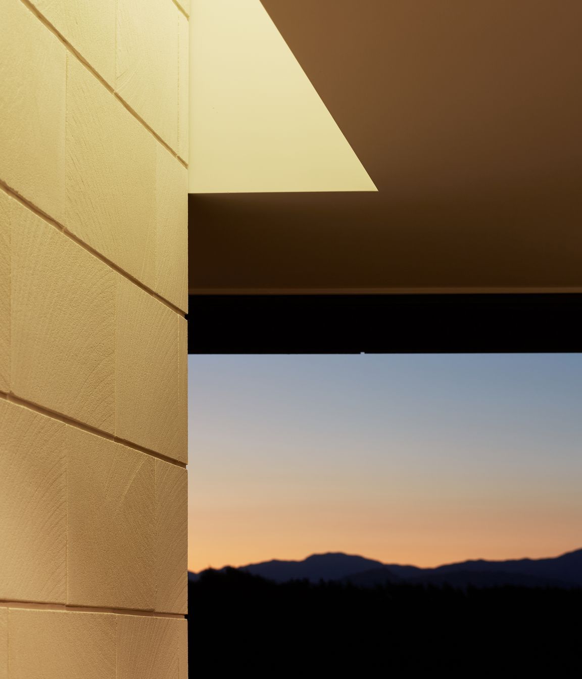 Oamaru-stone-limestone-fireplace-wall-Andrew-Sexton-Masterton.jpg