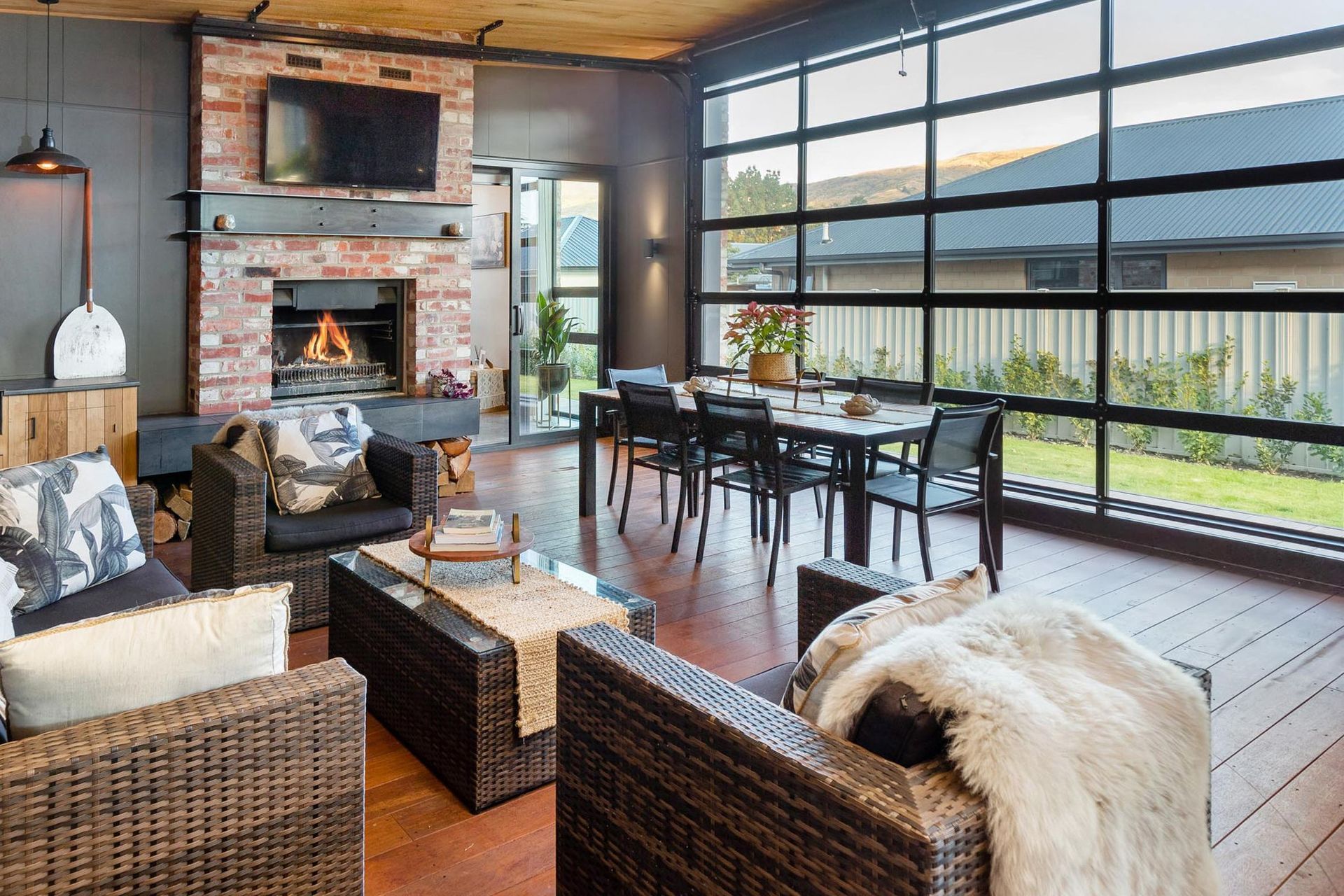 Nouveau Pizzeria Outdoor fire