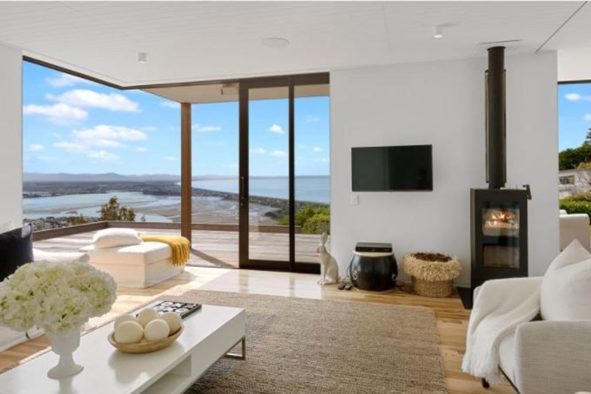 Xeeos.   Photo Credit:  Bayleys