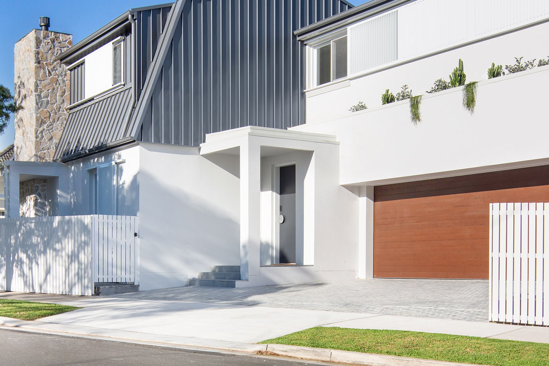 Summit wall cladding on the chimney exterior, Silhouette Grey Granite cobblestones at the entry