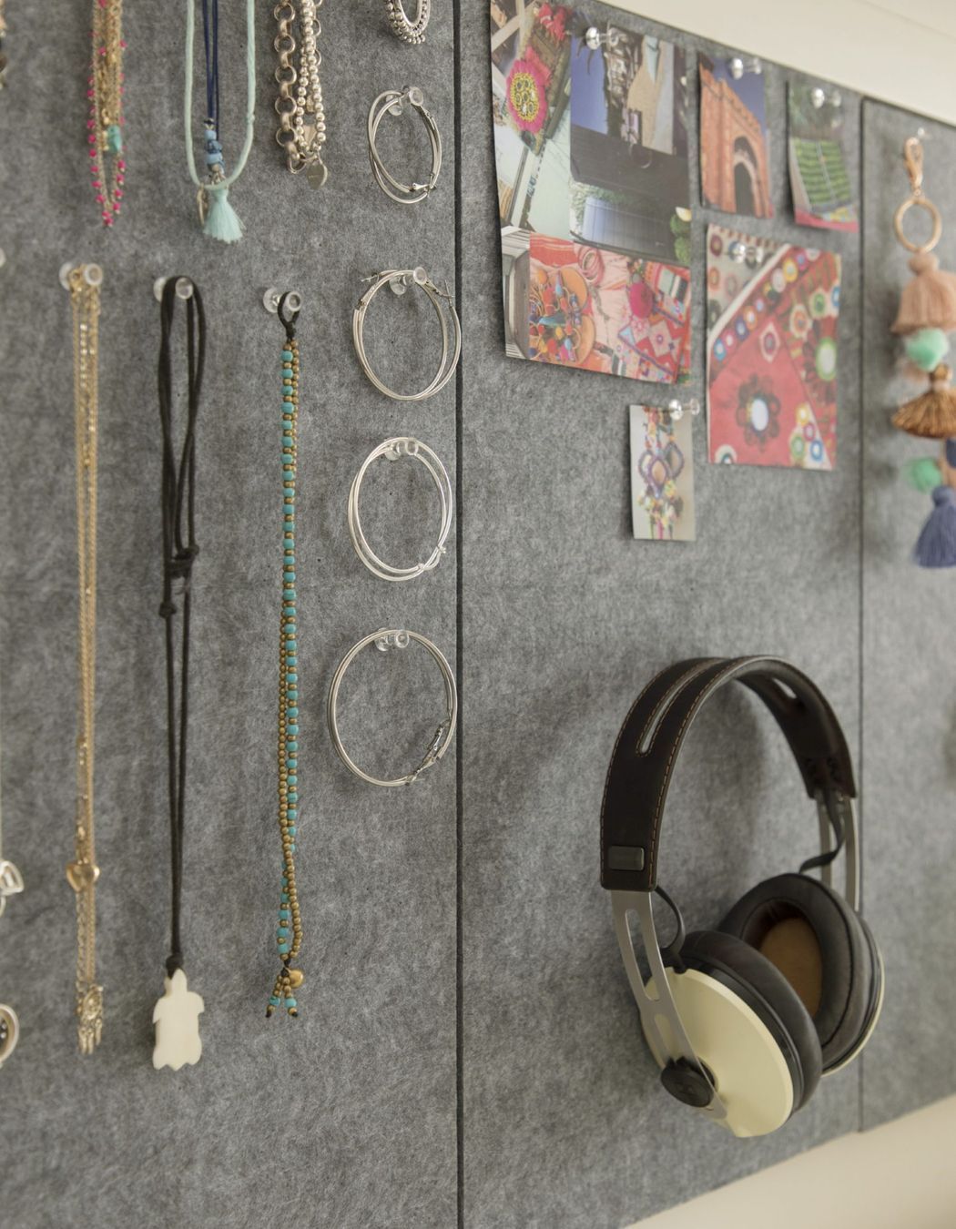 Ryde-Zali-room-pinboard-and-jewellry-scaled-v3.jpg