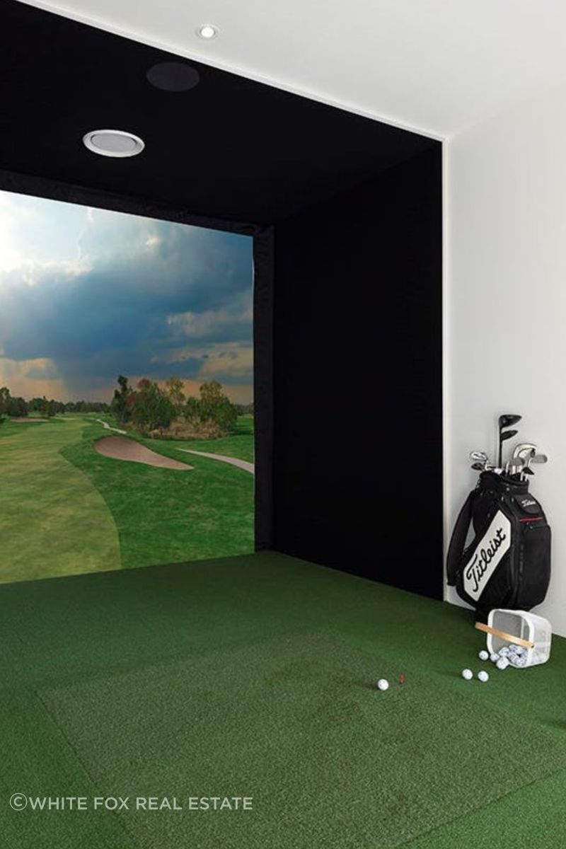 For avid golfers, Merricks Farmhouse includes a state-of-the-art golf simulator