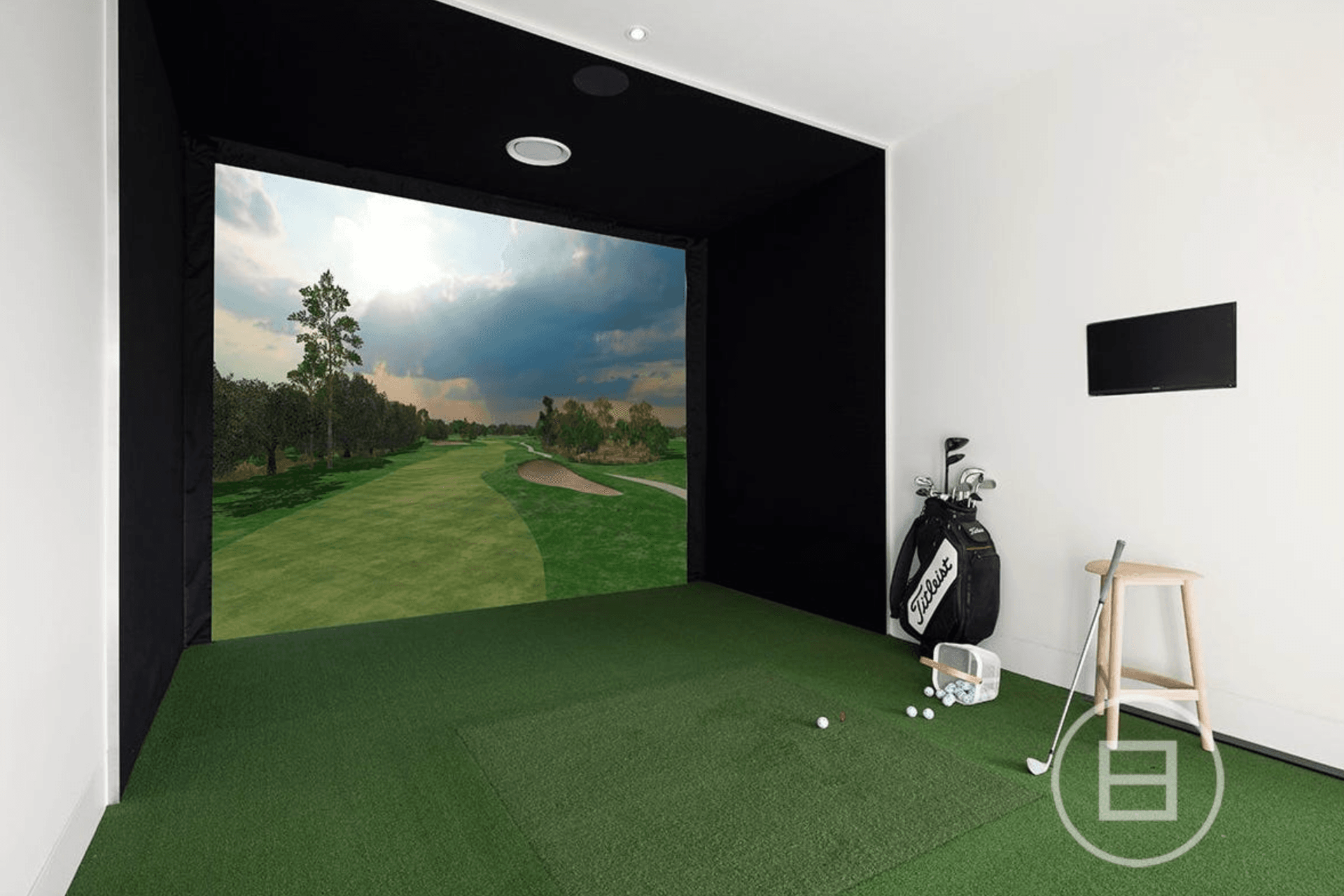 For avid golfers, Merricks Farmhouse includes a state-of-the-art golf simulator