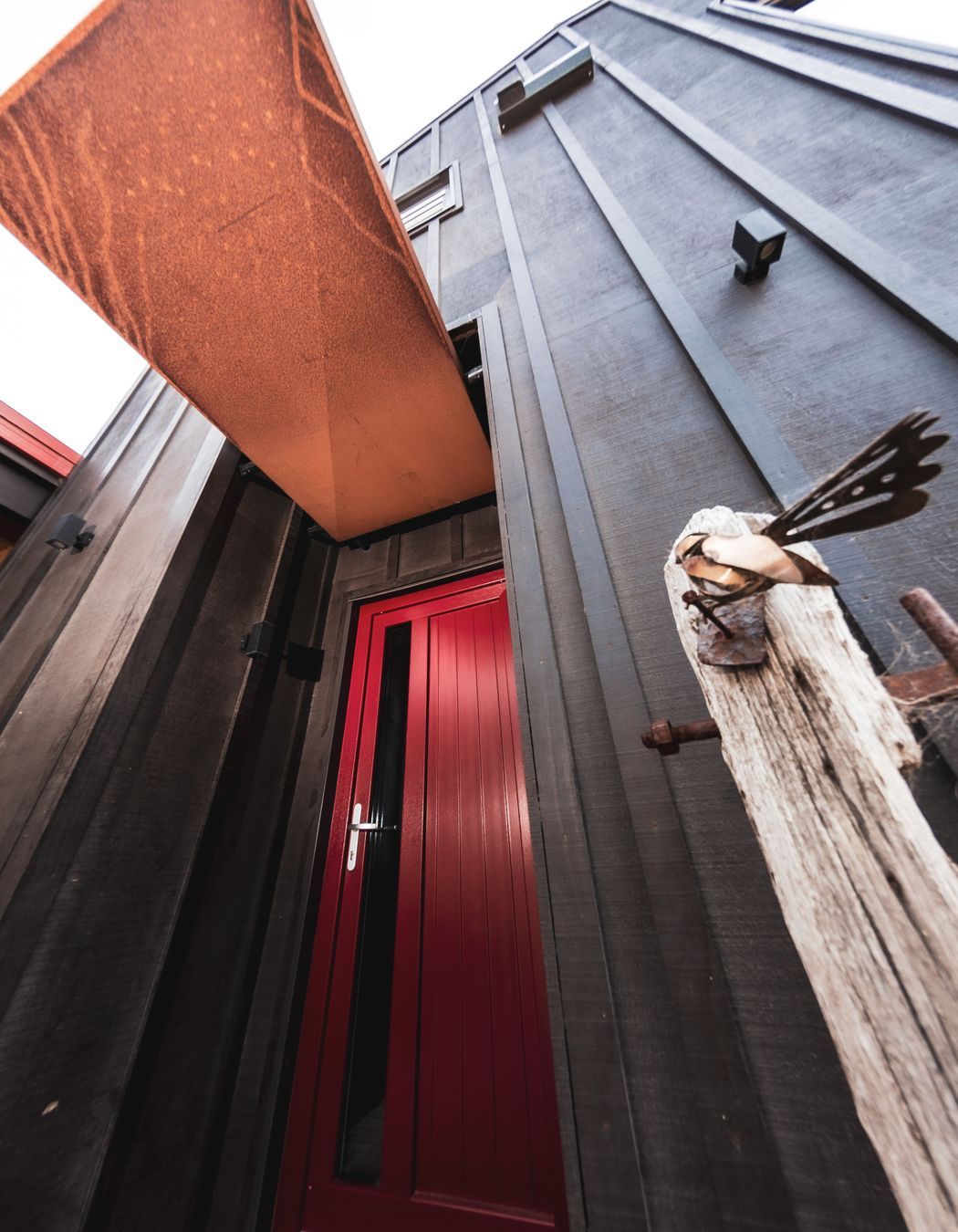 Contrasting materials and colours add interest.