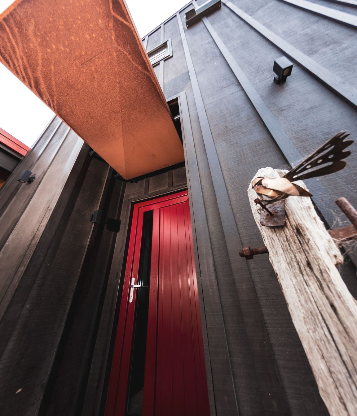 Contrasting materials and colours add interest.