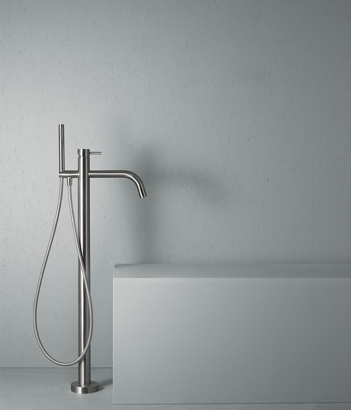 Quadro 1262 Bath Pedestal &amp; Handshower
