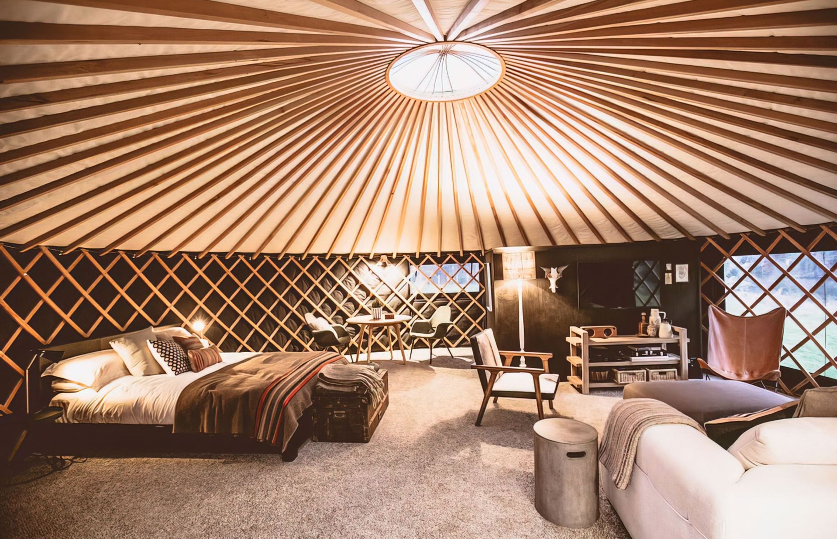 The Round Tent, Raglan