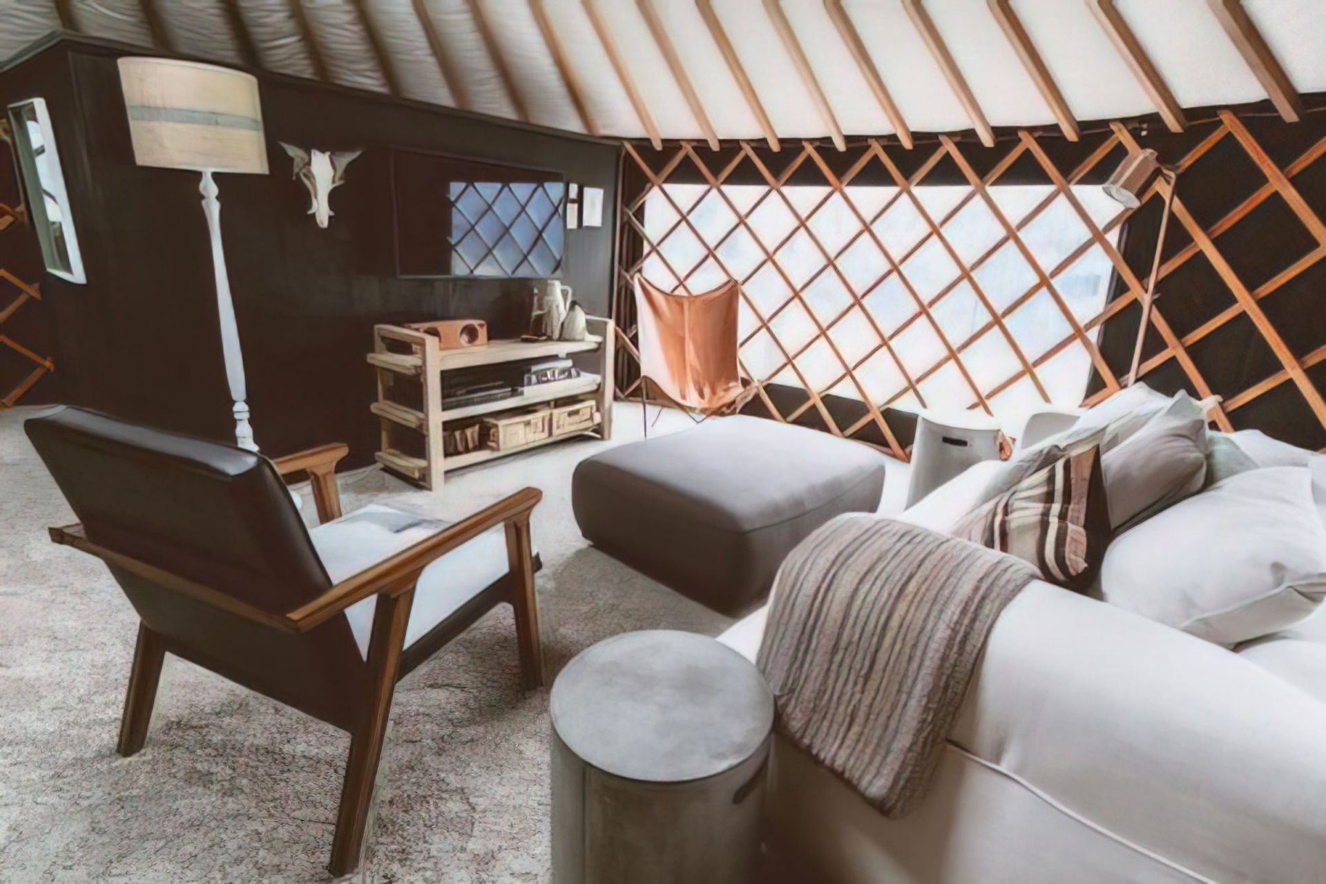The Round Tent, Raglan
