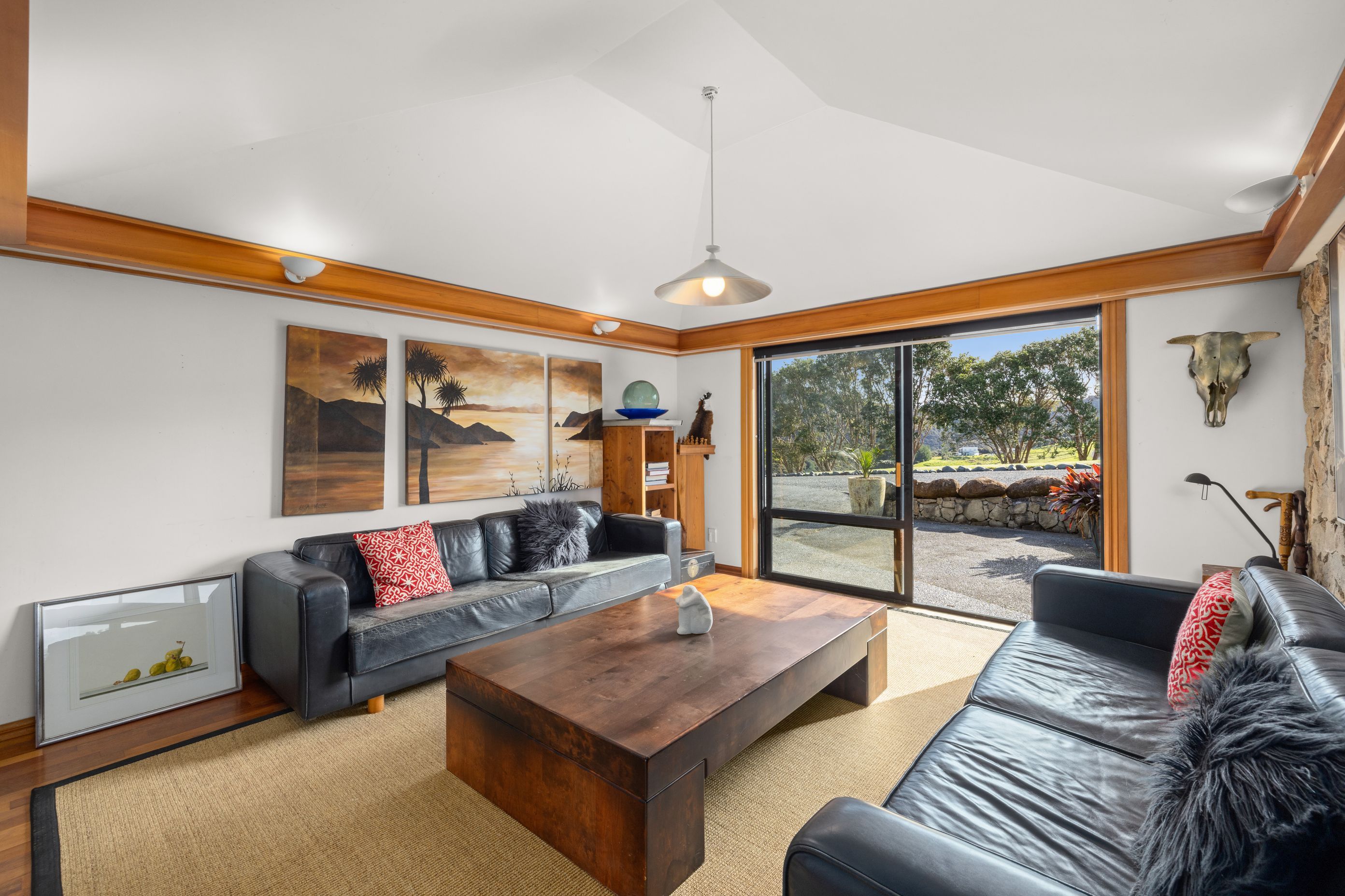 20220917Taupo-Bay-Lodge-46.jpg