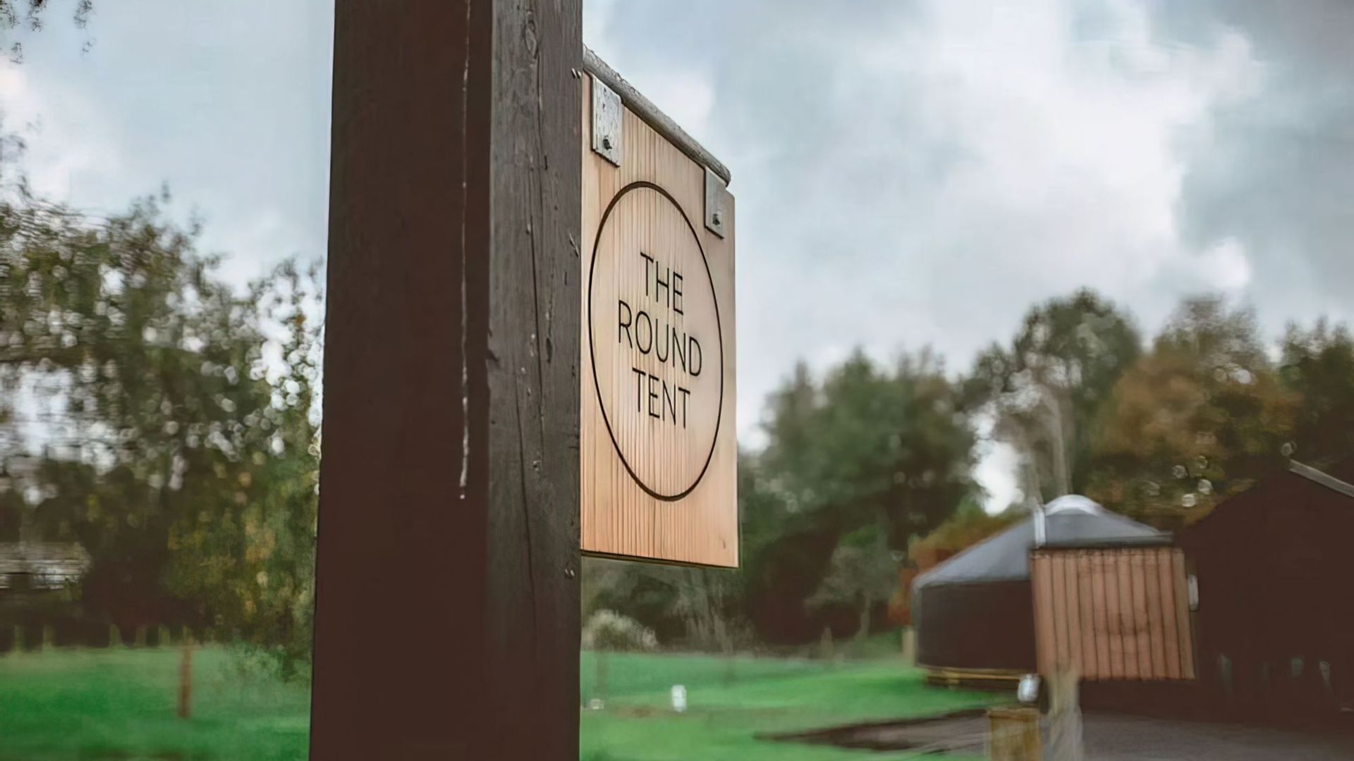 The Round Tent, Raglan banner