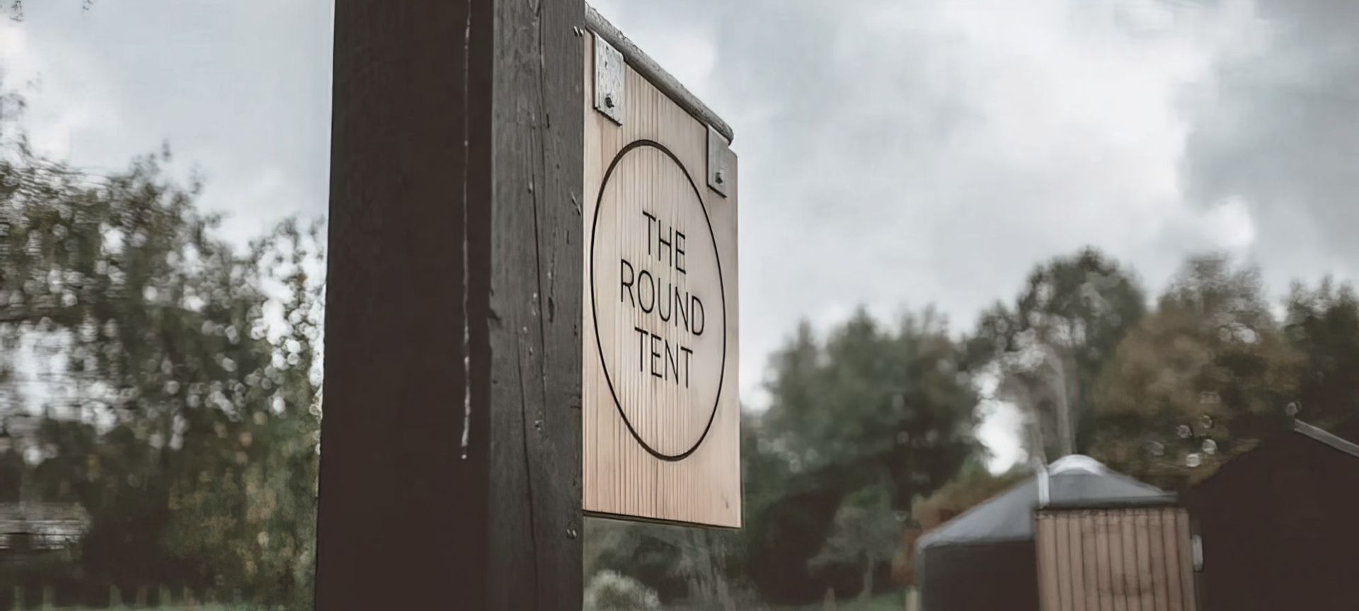 The Round Tent, Raglan banner