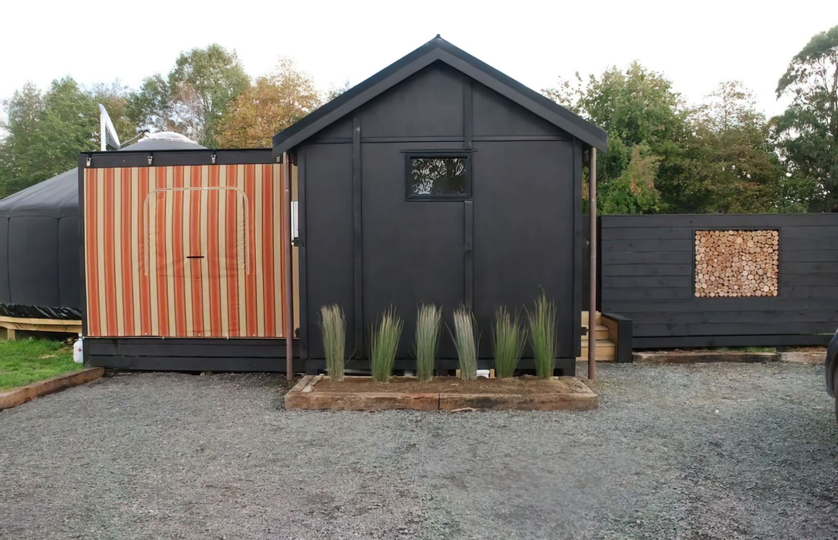 The Round Tent, Raglan