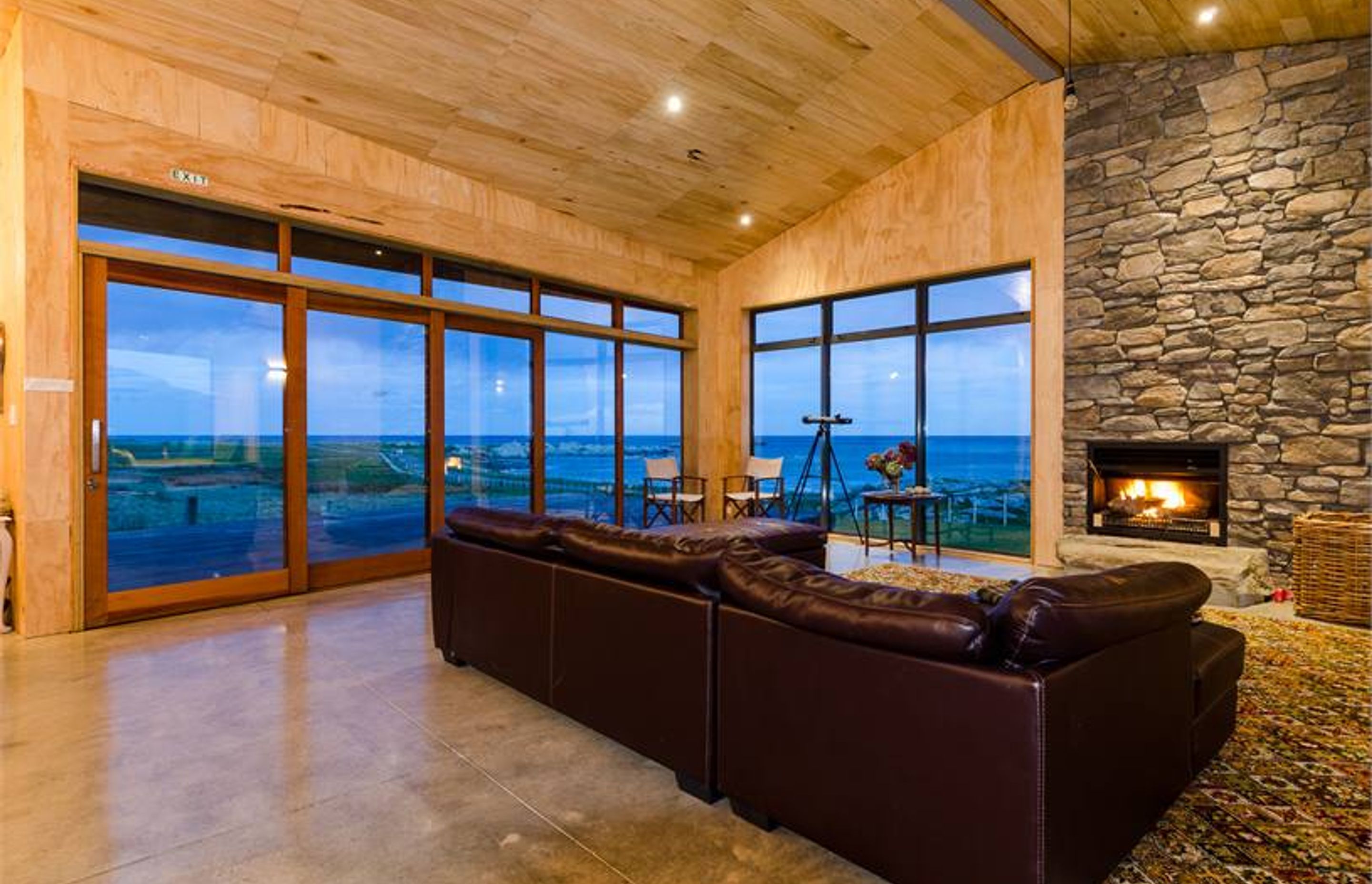 Stony Bay Lodge