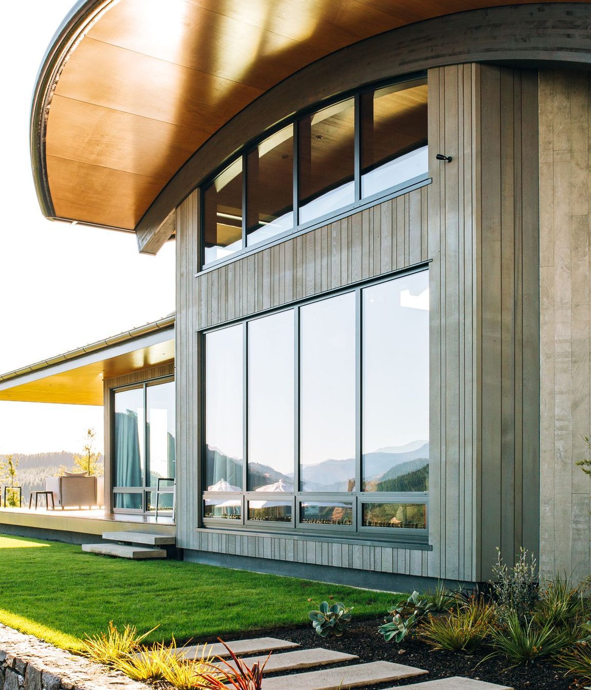 Stonefly Lodge - Falcon Brae Villa