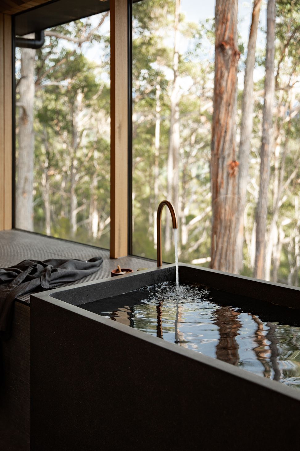 NMP7906HunterHuonNatashaMulhall.jpg