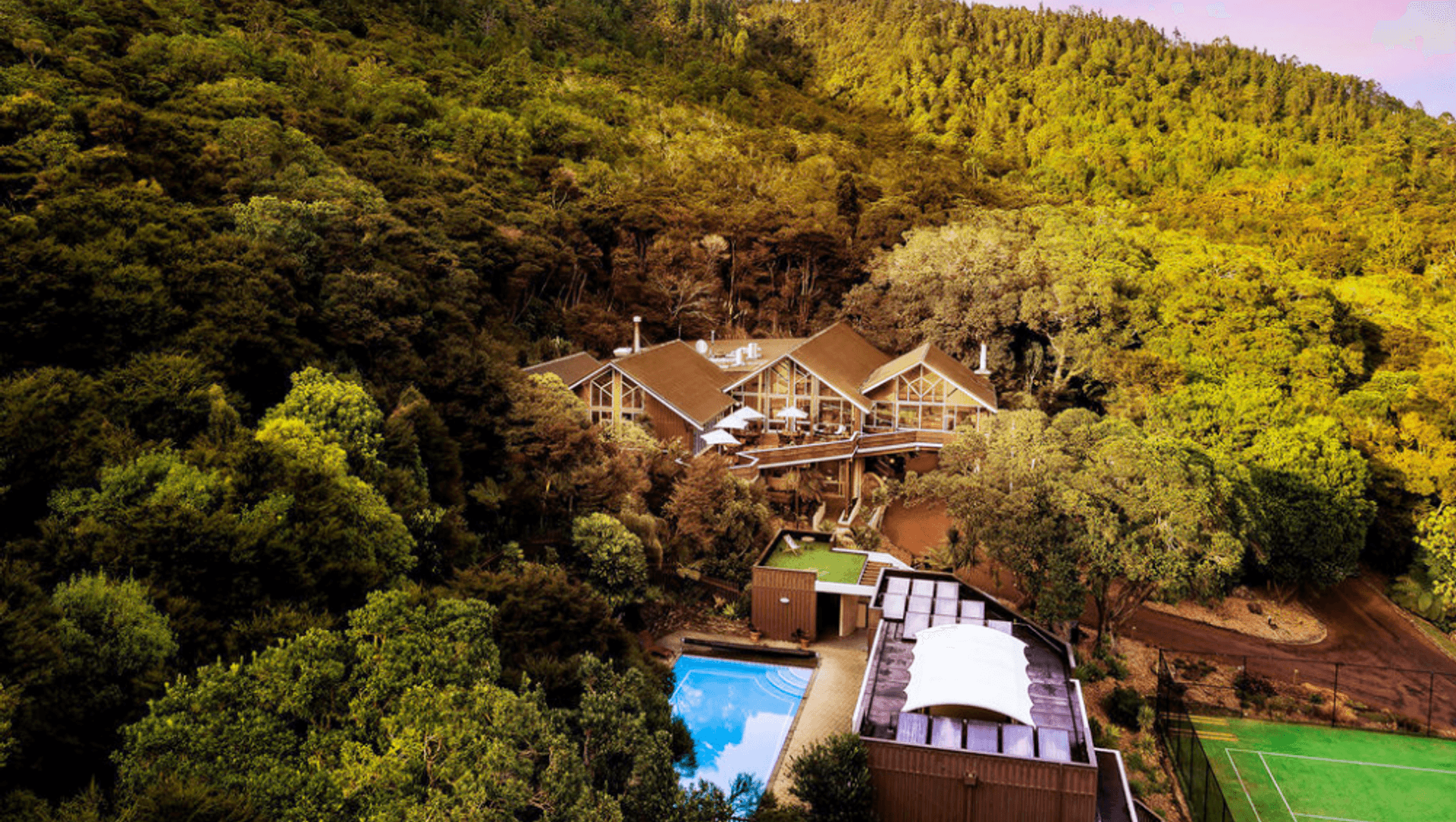 Grand Mecure Puka Park, Pauanui banner