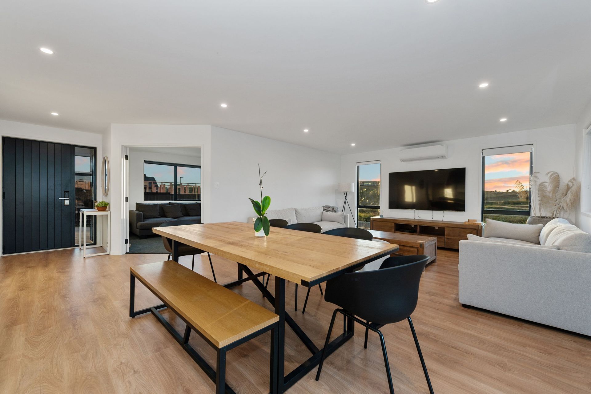 089Open2viewID528259-TePaeaAvenue33.jpg