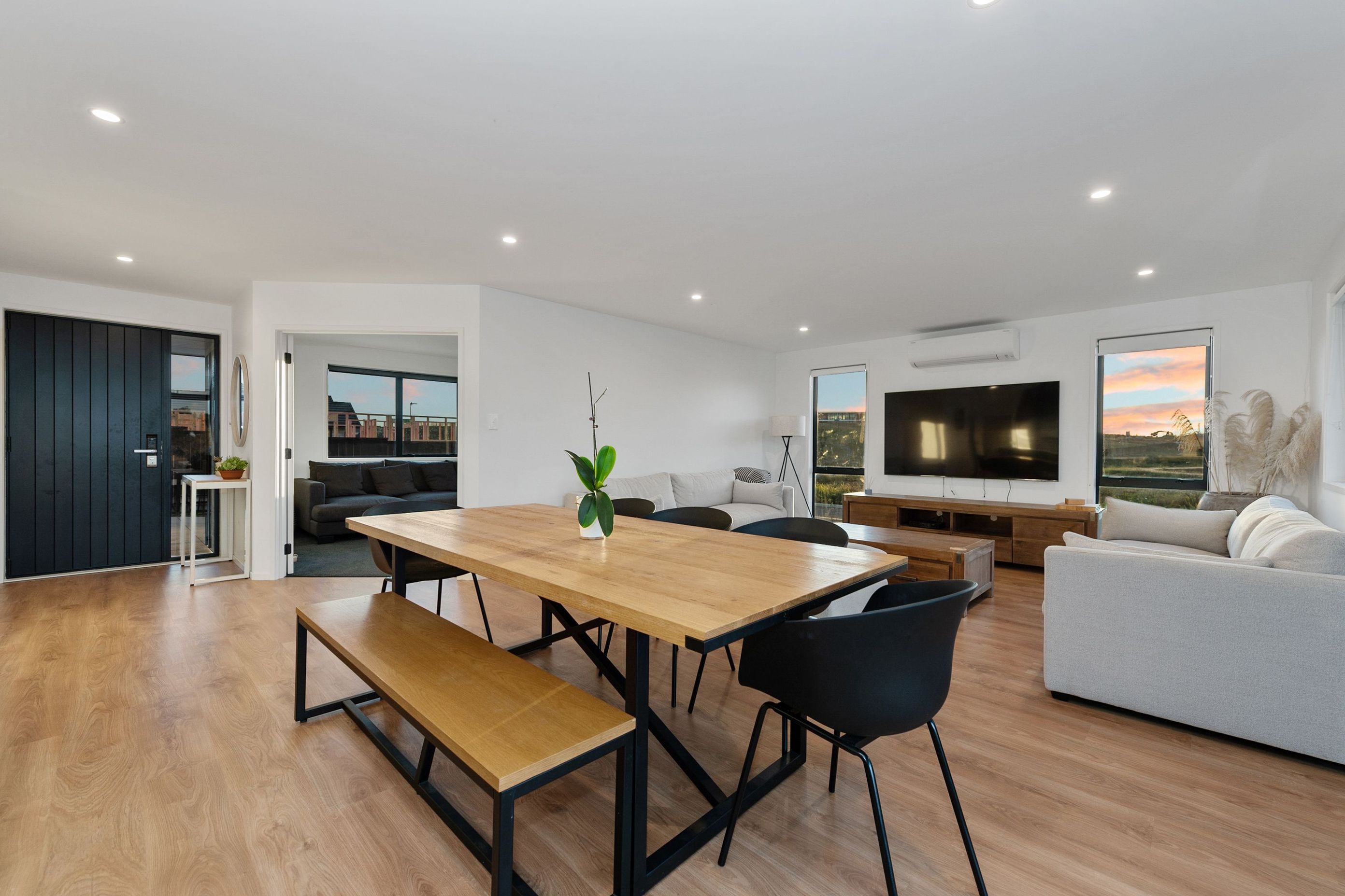089Open2viewID528259-TePaeaAvenue33.jpg