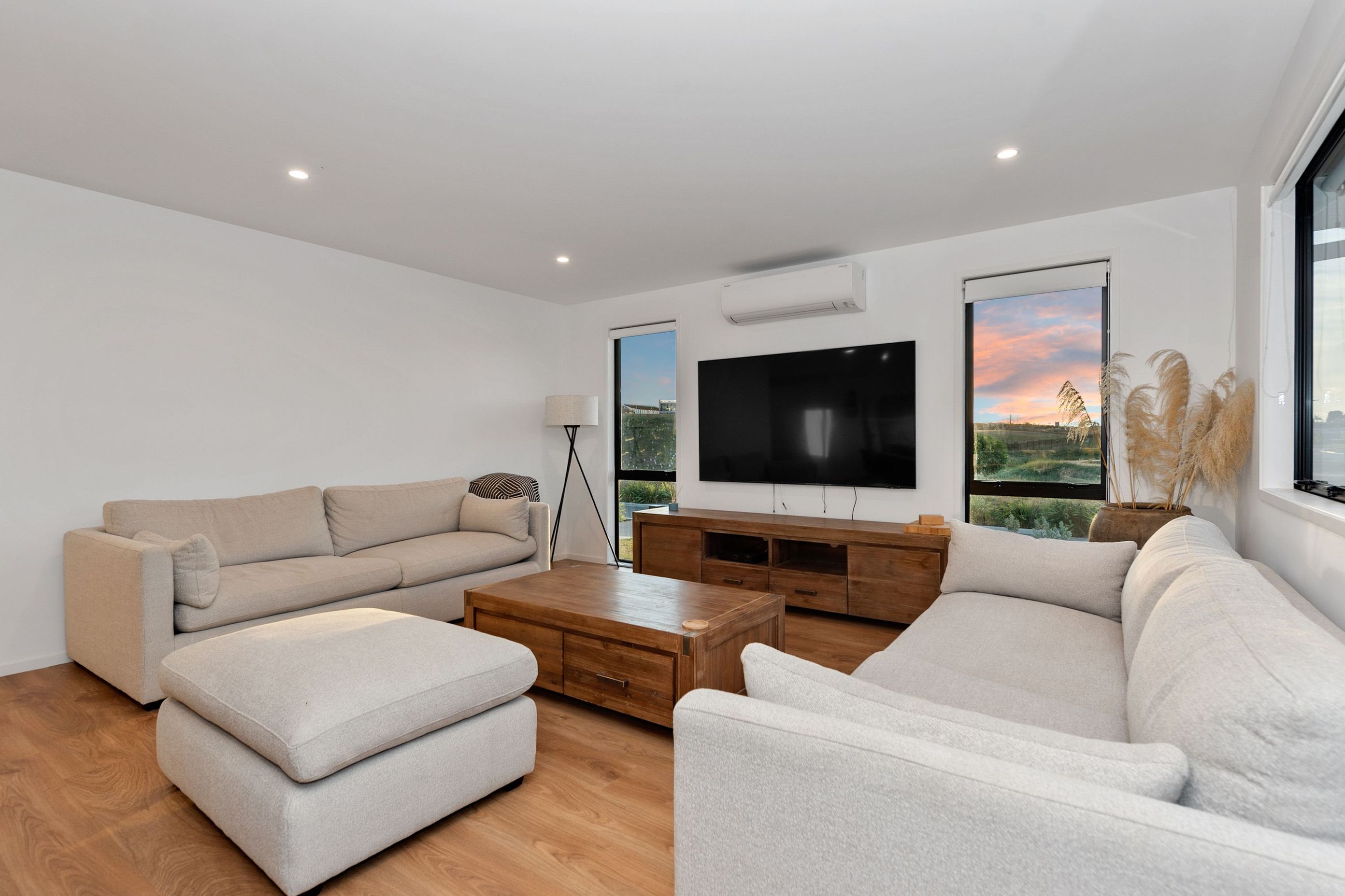 090Open2viewID528259-TePaeaAvenue33.jpg