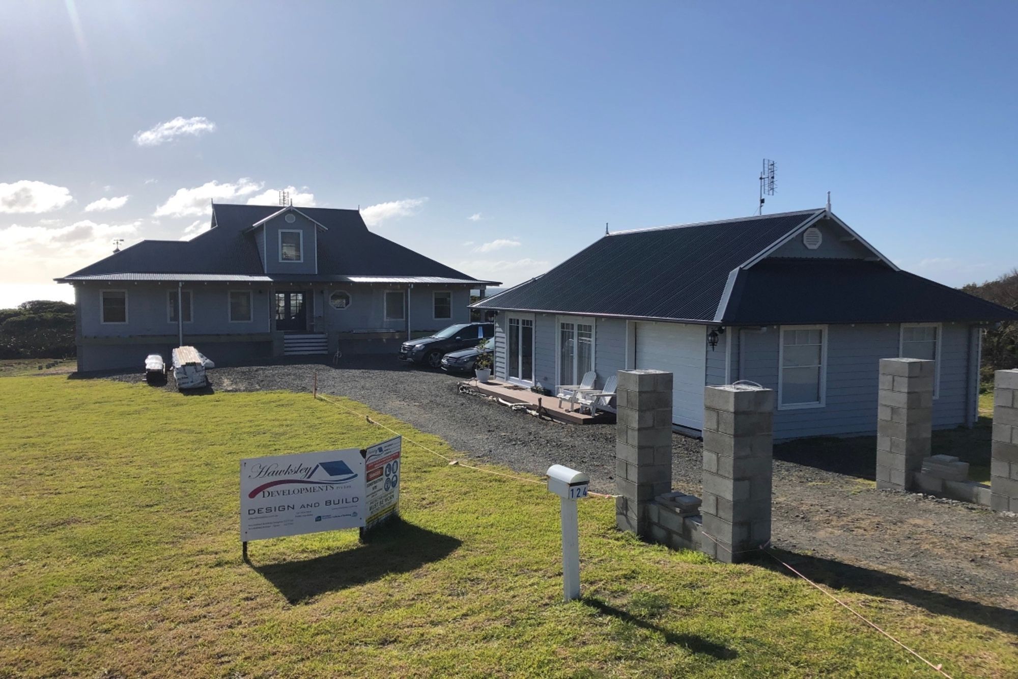 Main House and Cottage. Photography: Hawksley Developments