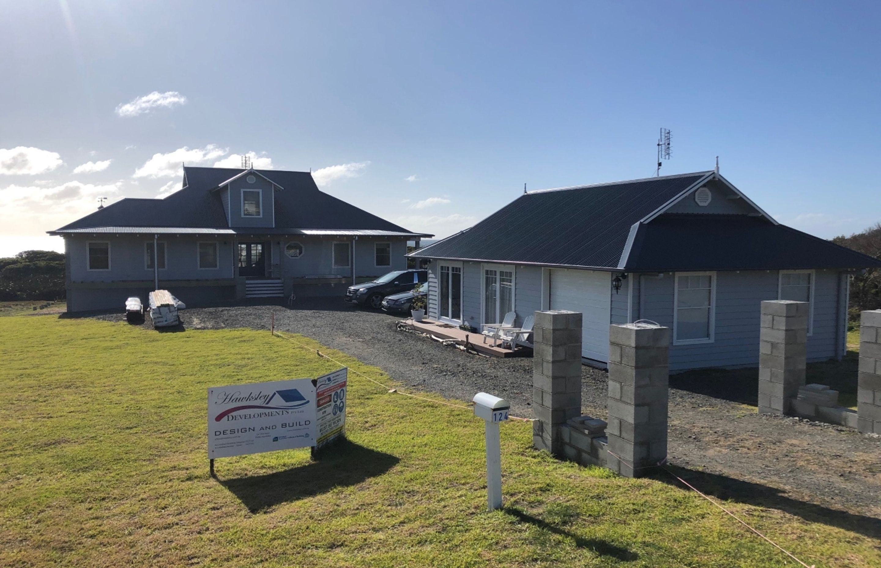 Main House and Cottage. Photography: Hawksley Developments