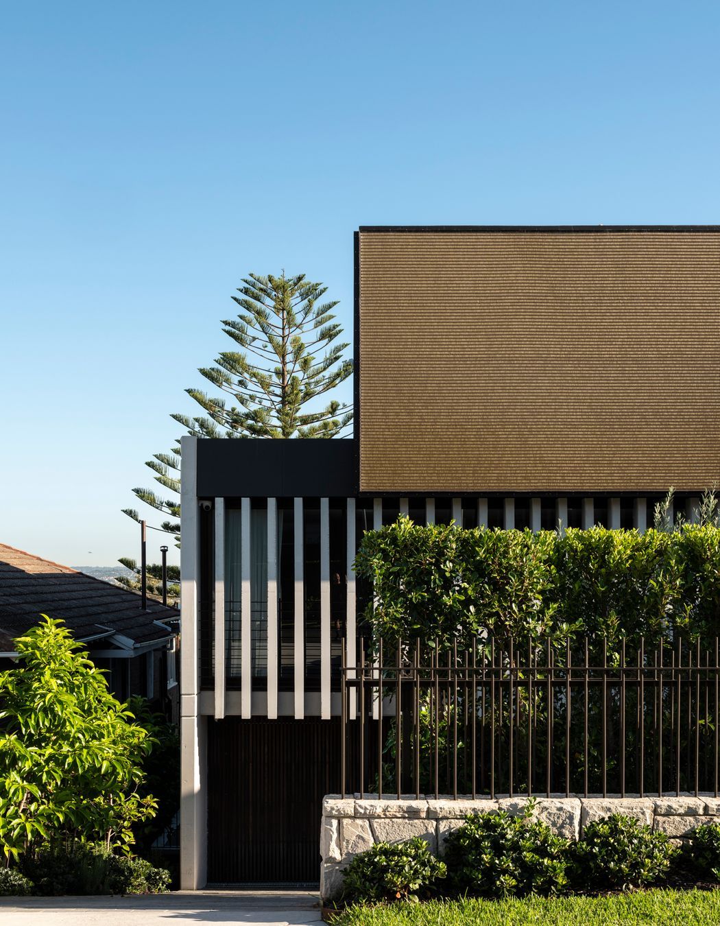 MHNDU Chain Mail House